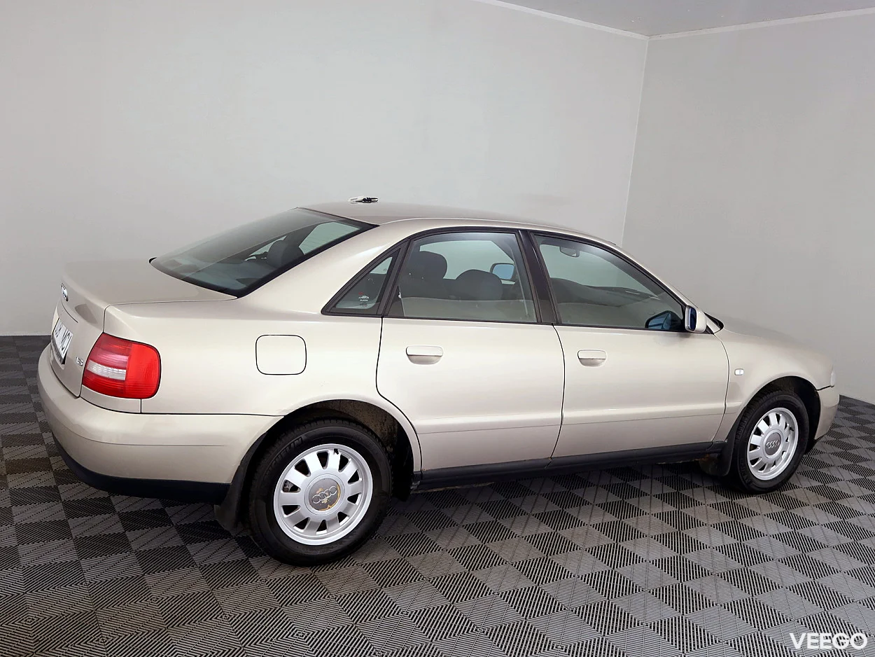 Audi A4 1.6 74kW