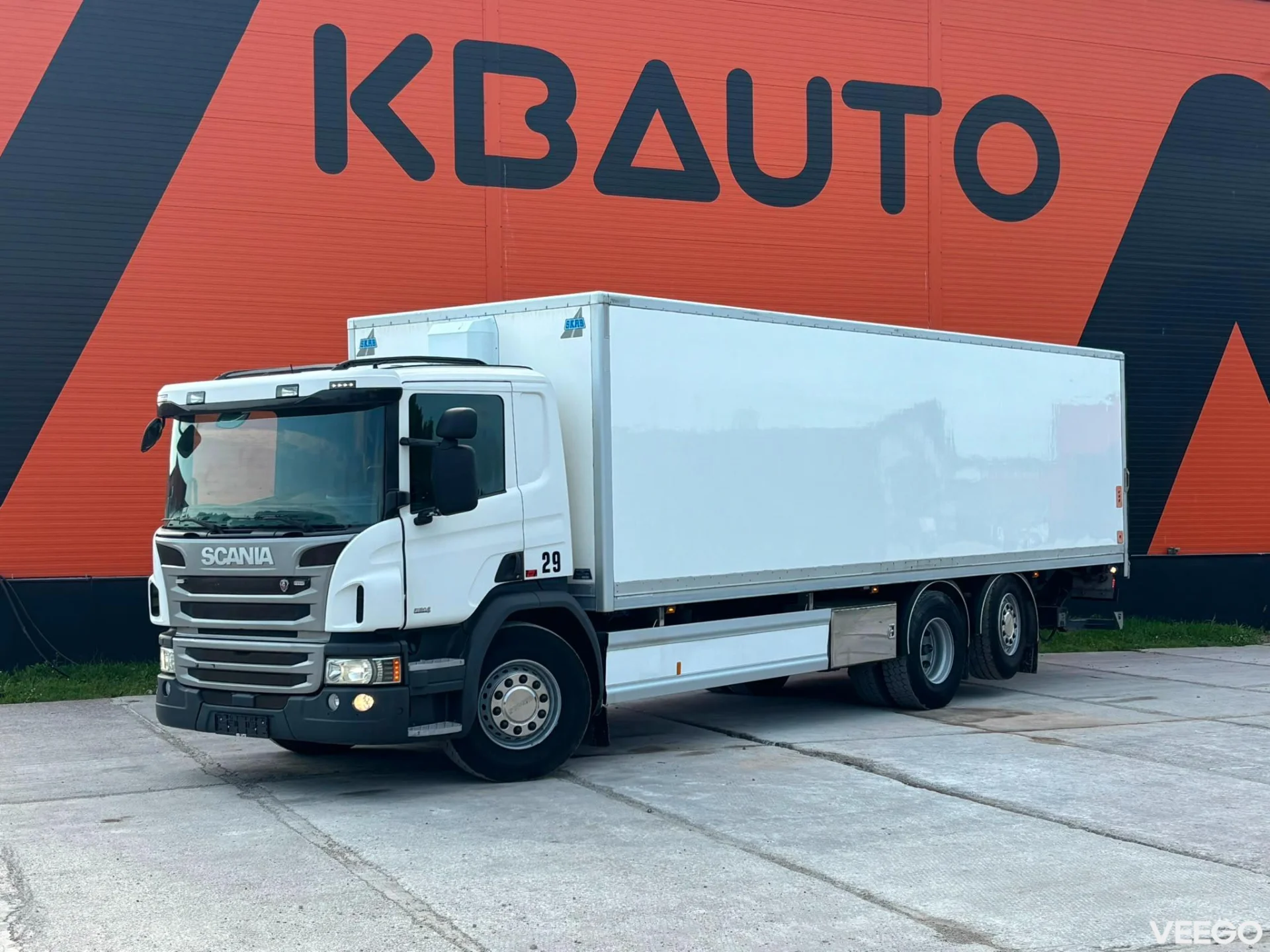 Scania P370 RETARDER / BOX L=8451 mm 370kW