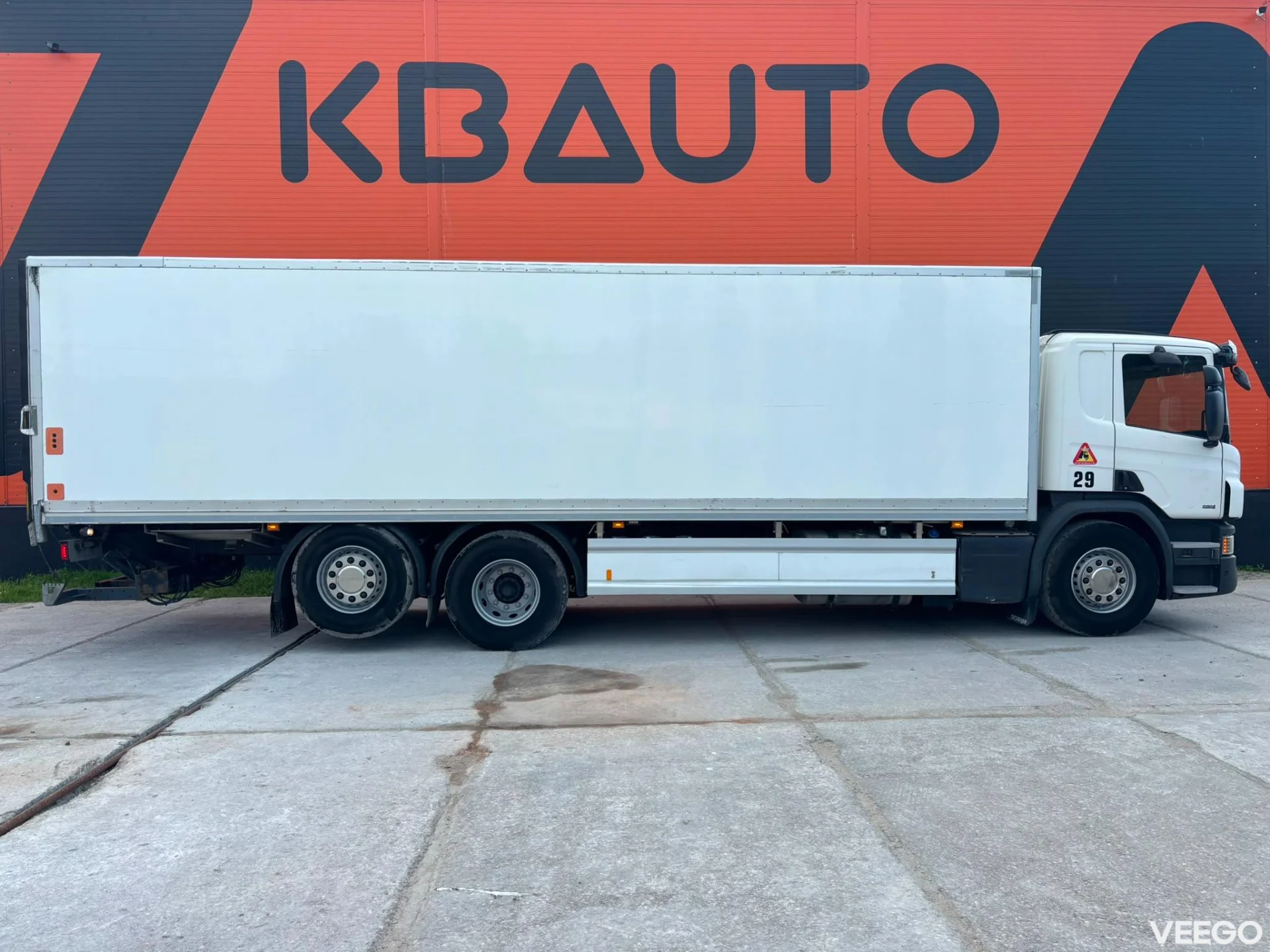 Scania P370 RETARDER / BOX L=8451 mm 370kW