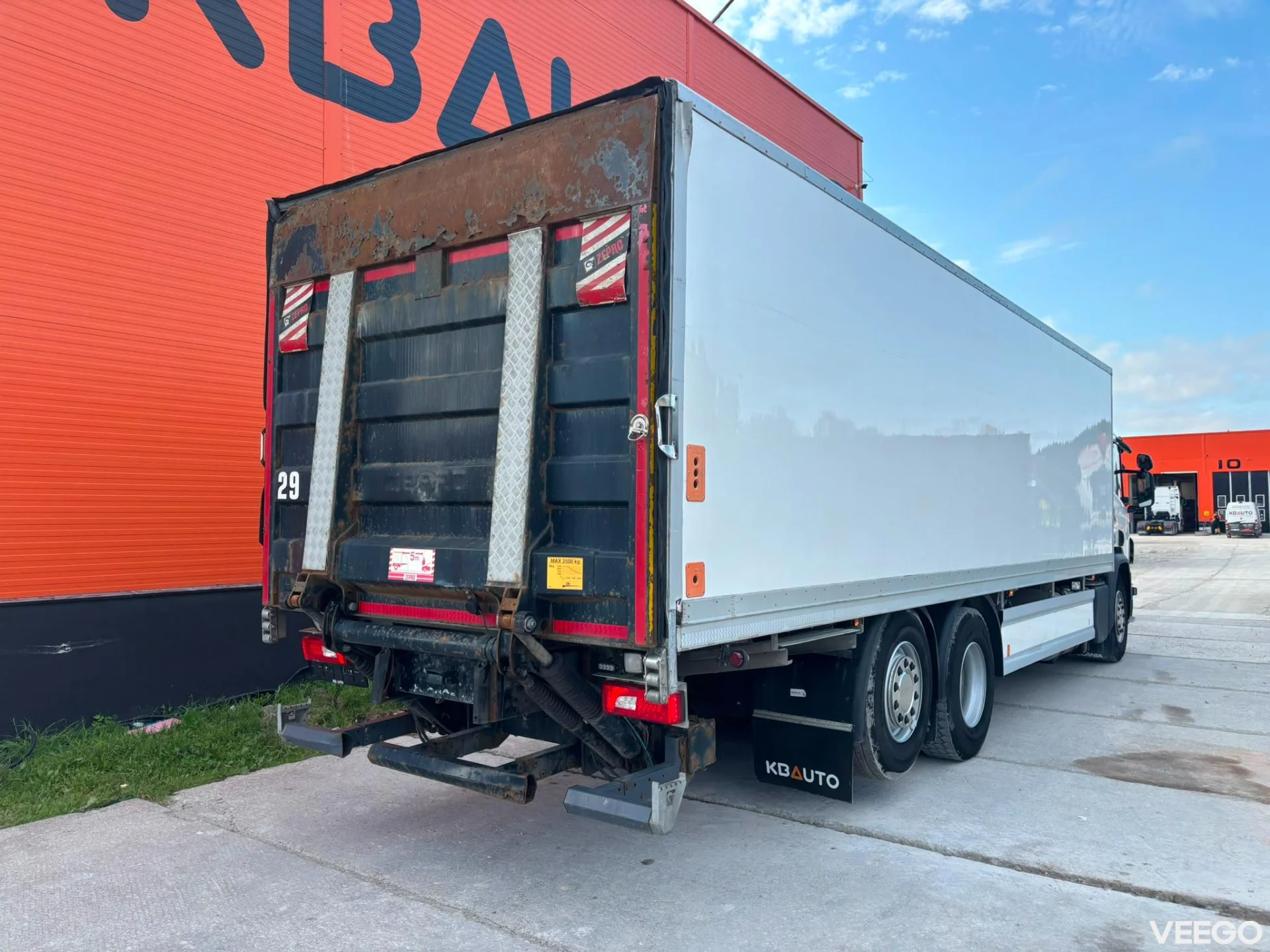 Scania P370 RETARDER / BOX L=8451 mm 370kW