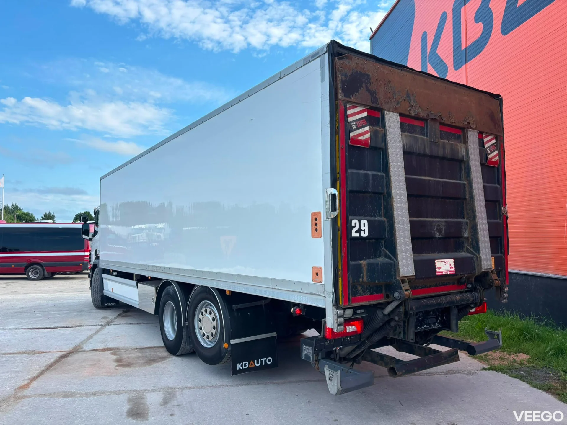 Scania P370 RETARDER / BOX L=8451 mm 370kW