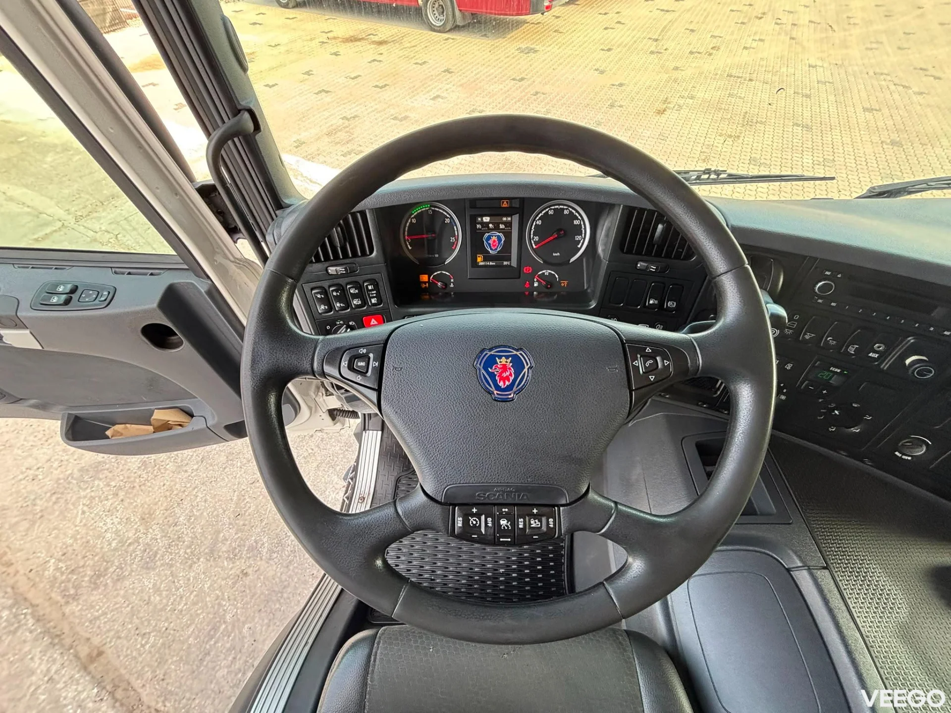 Scania P370 RETARDER / BOX L=8451 mm 370kW