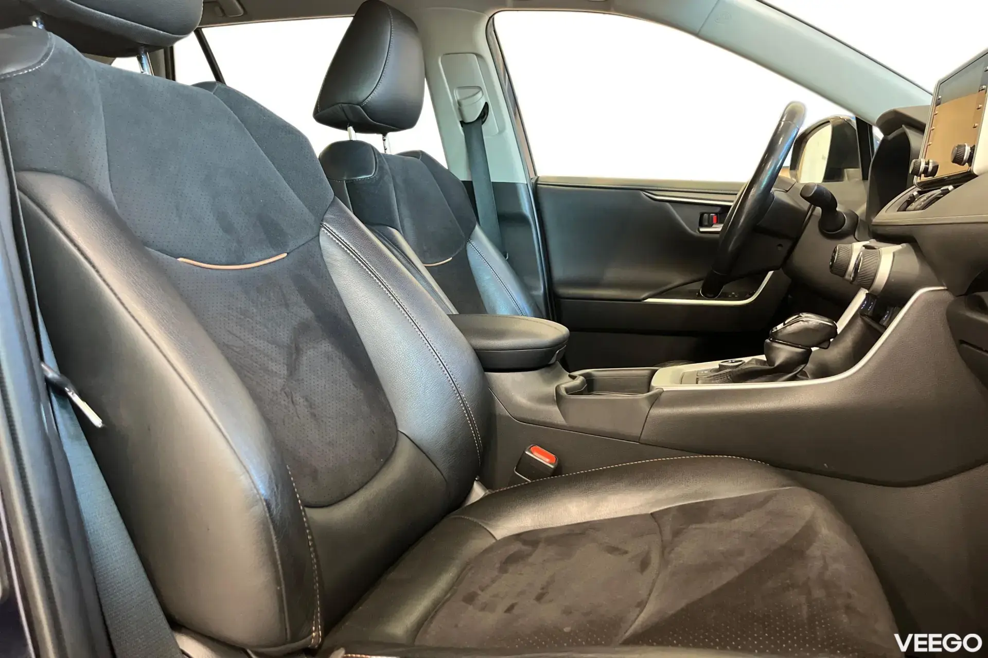 Toyota RAV4 Luxury Plus Hybrid 2.5 131kW