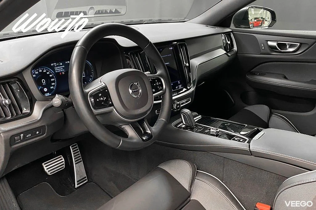 Volvo V60 Recharge T6 AWD 341HK R-Design /B-Kamera /Moms 251kW