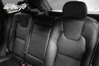 Volvo XC60 B4 AWD 197HK R-Design /Drag /Värmare /H/K 145kW thumbnail