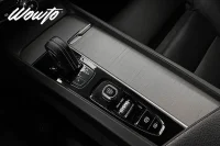Volvo XC60 B4 AWD 197HK R-Design /Drag /Värmare /H/K 145kW thumbnail
