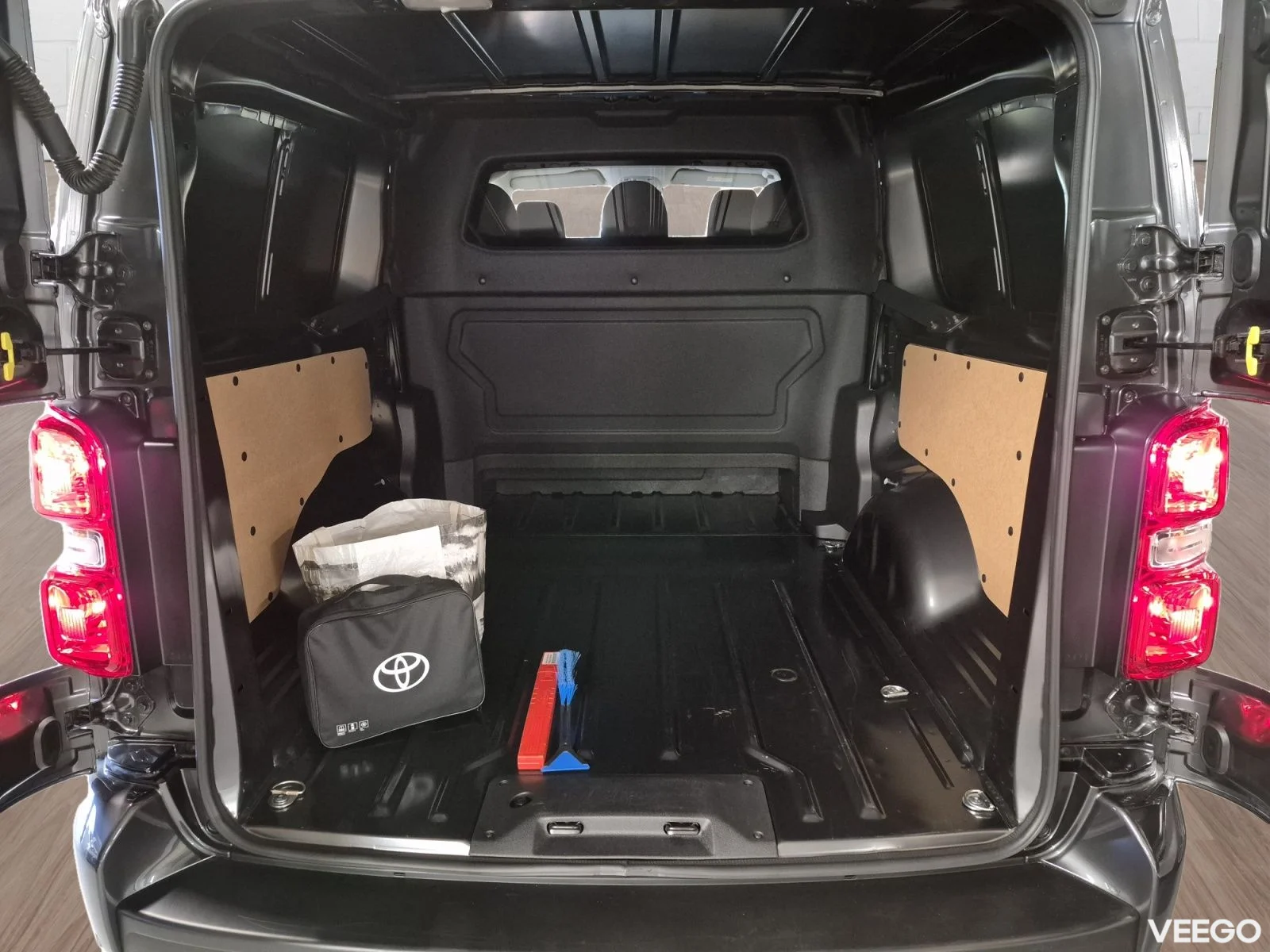 Toyota Proace Crew Cab Long Double side door 132kW