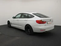 BMW 320 2 140kW thumbnail