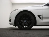 BMW 320 2 140kW thumbnail