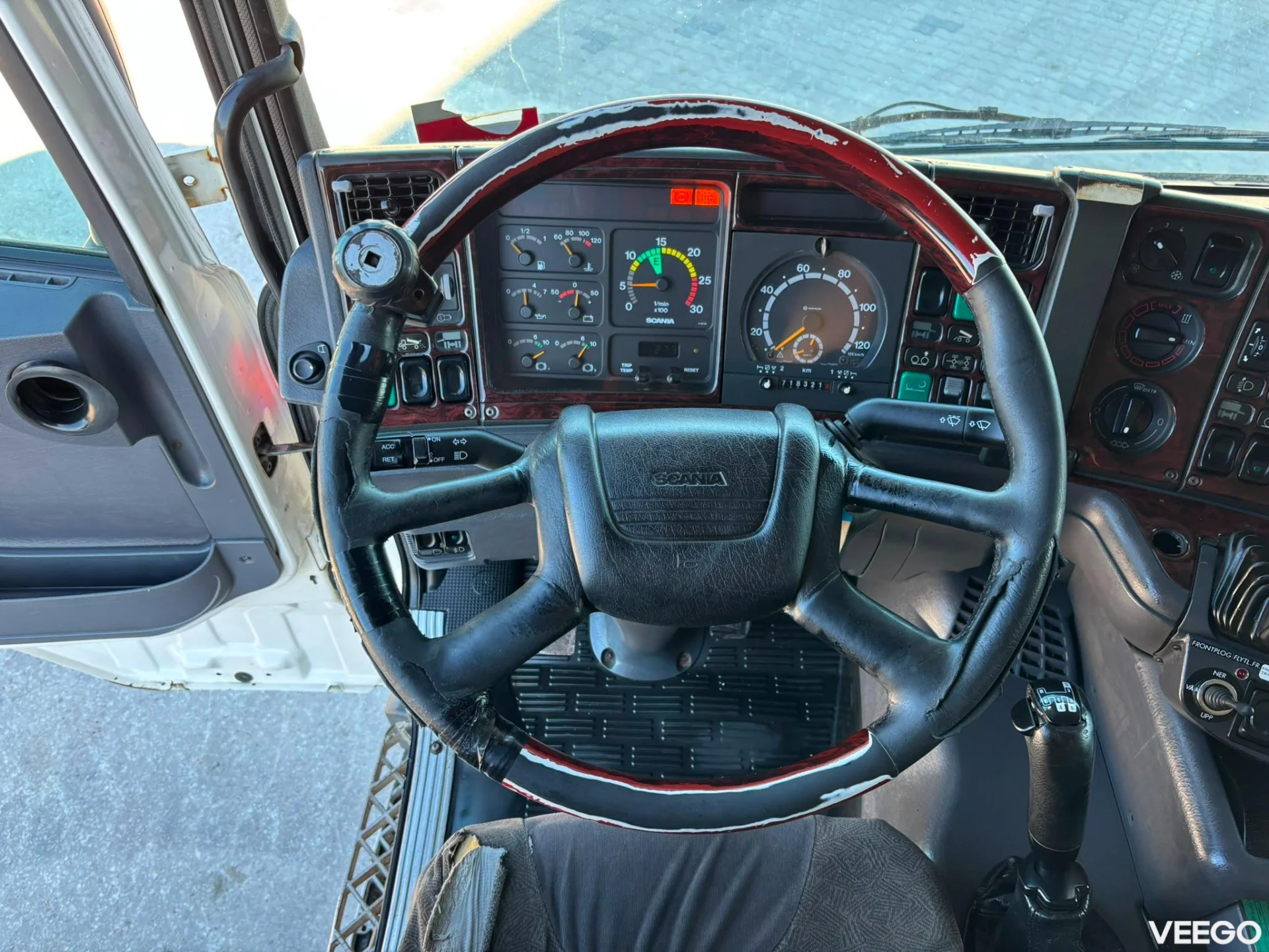 Scania R124 BOX L=5381 mm 470kW