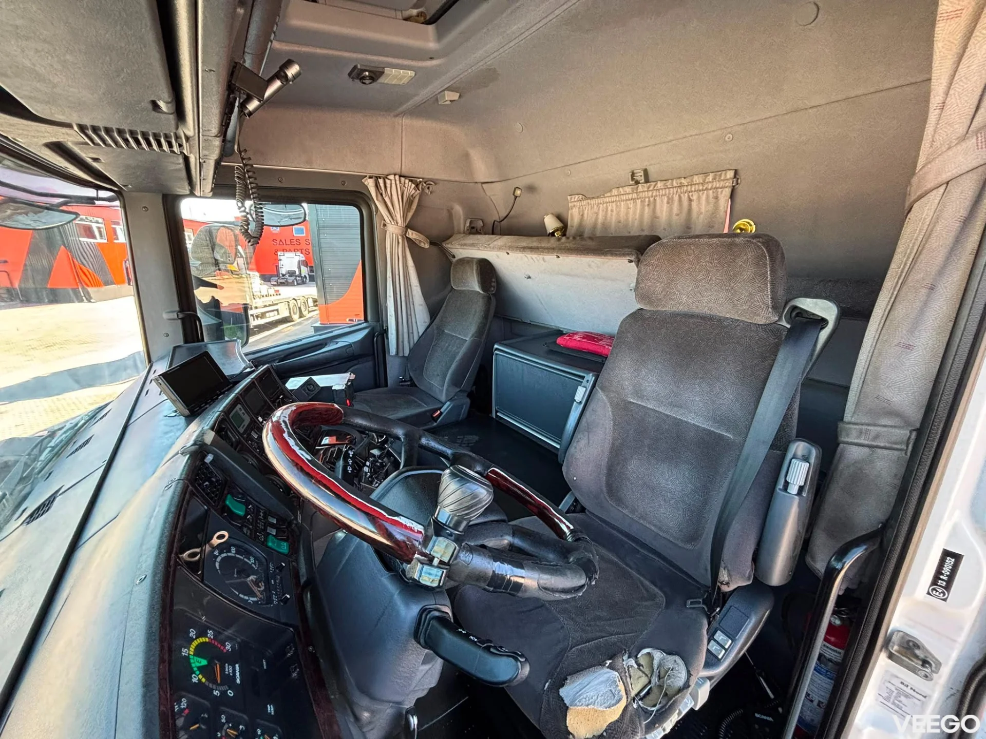 Scania R124 BOX L=5381 mm 470kW