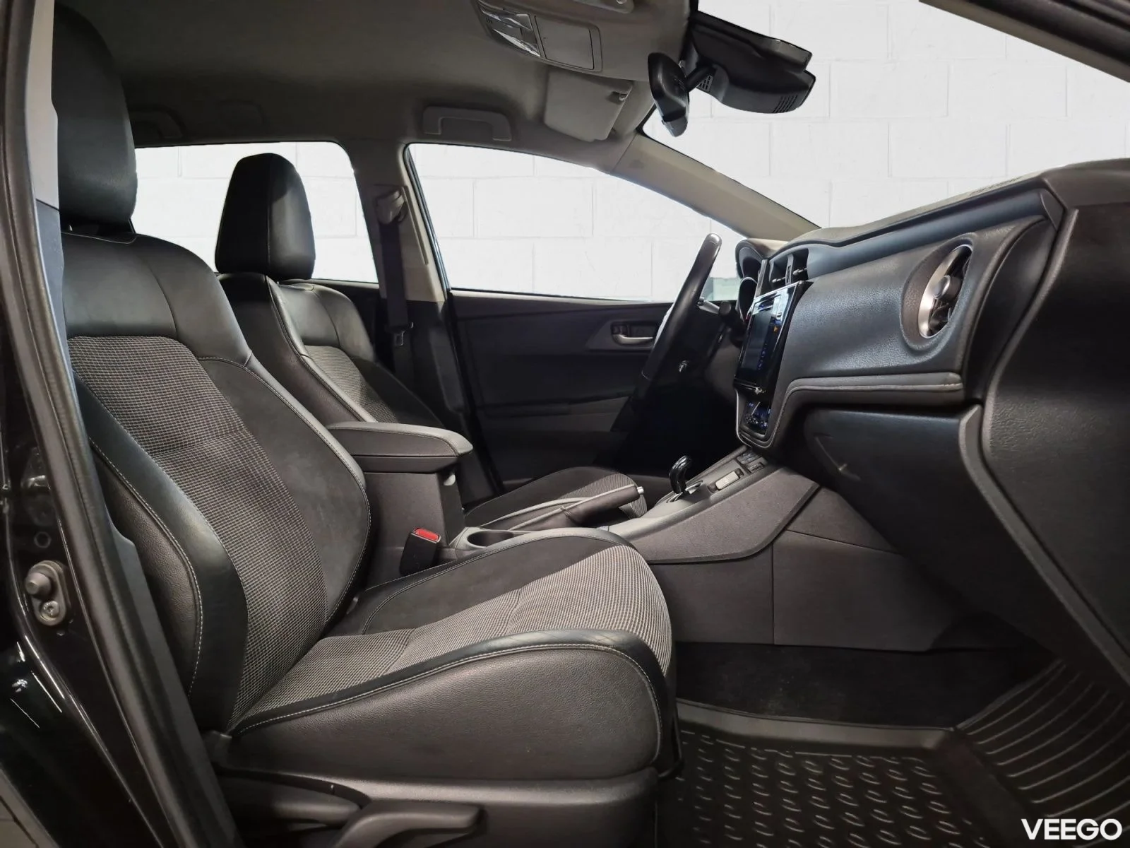 Toyota Auris Luxury 1.8 73kW