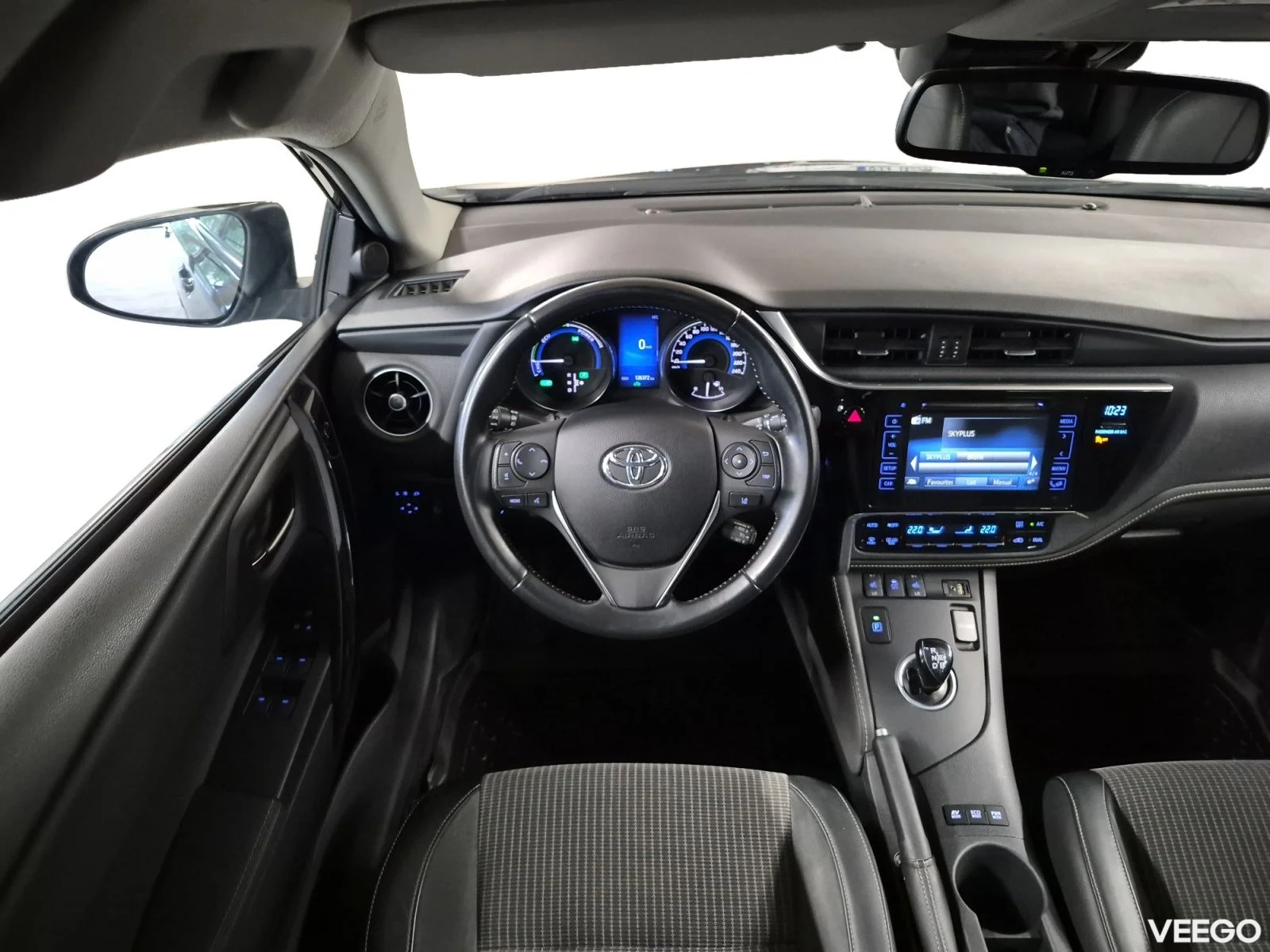 Toyota Auris Luxury 1.8 73kW