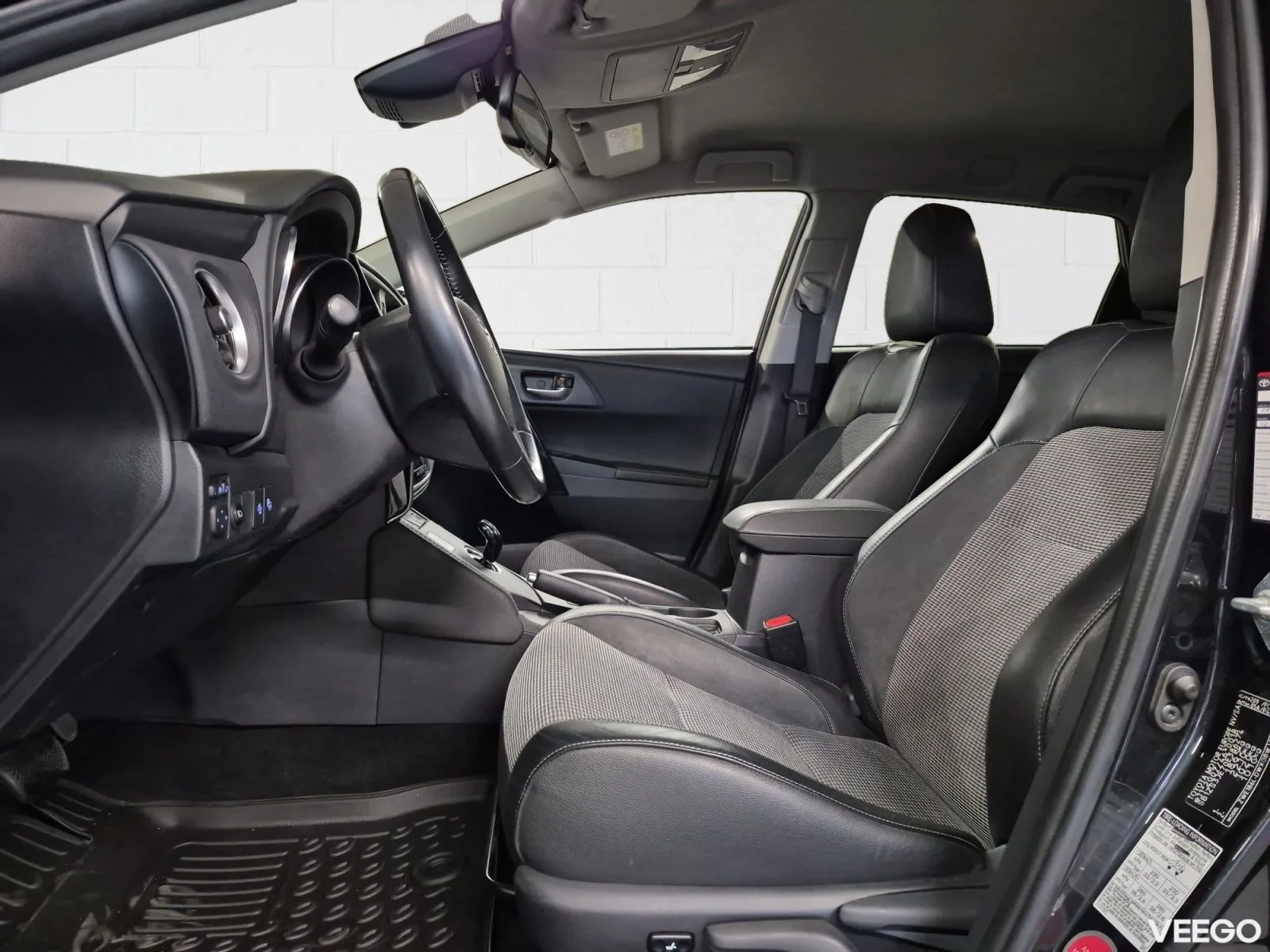 Toyota Auris Luxury 1.8 73kW
