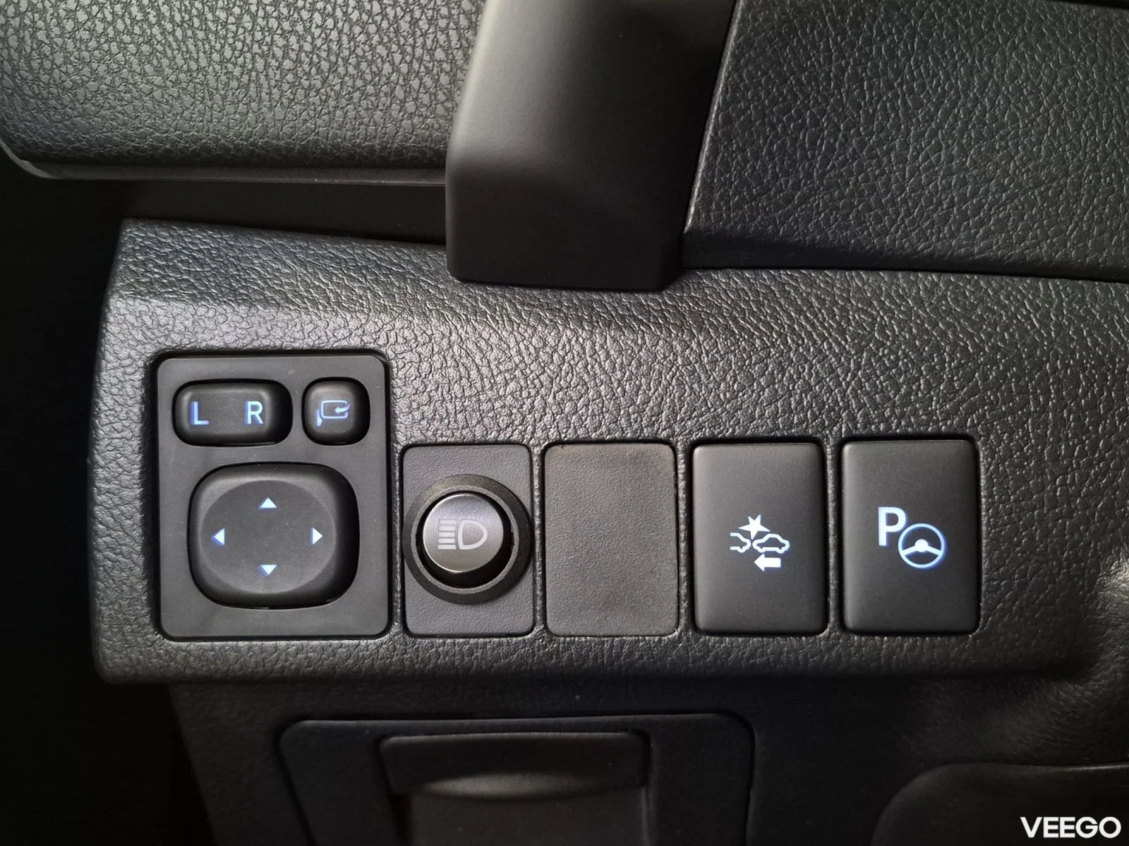 Toyota Auris Luxury 1.8 73kW