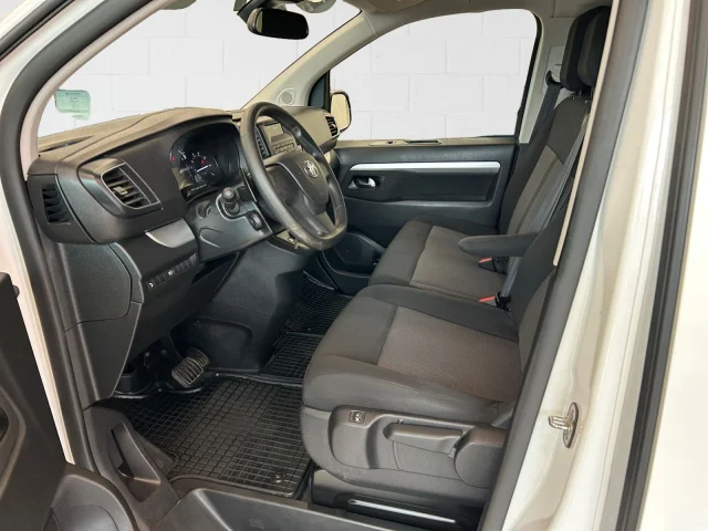 Image of Toyota Proace Long Double Side Door Shuttle 2 106kW