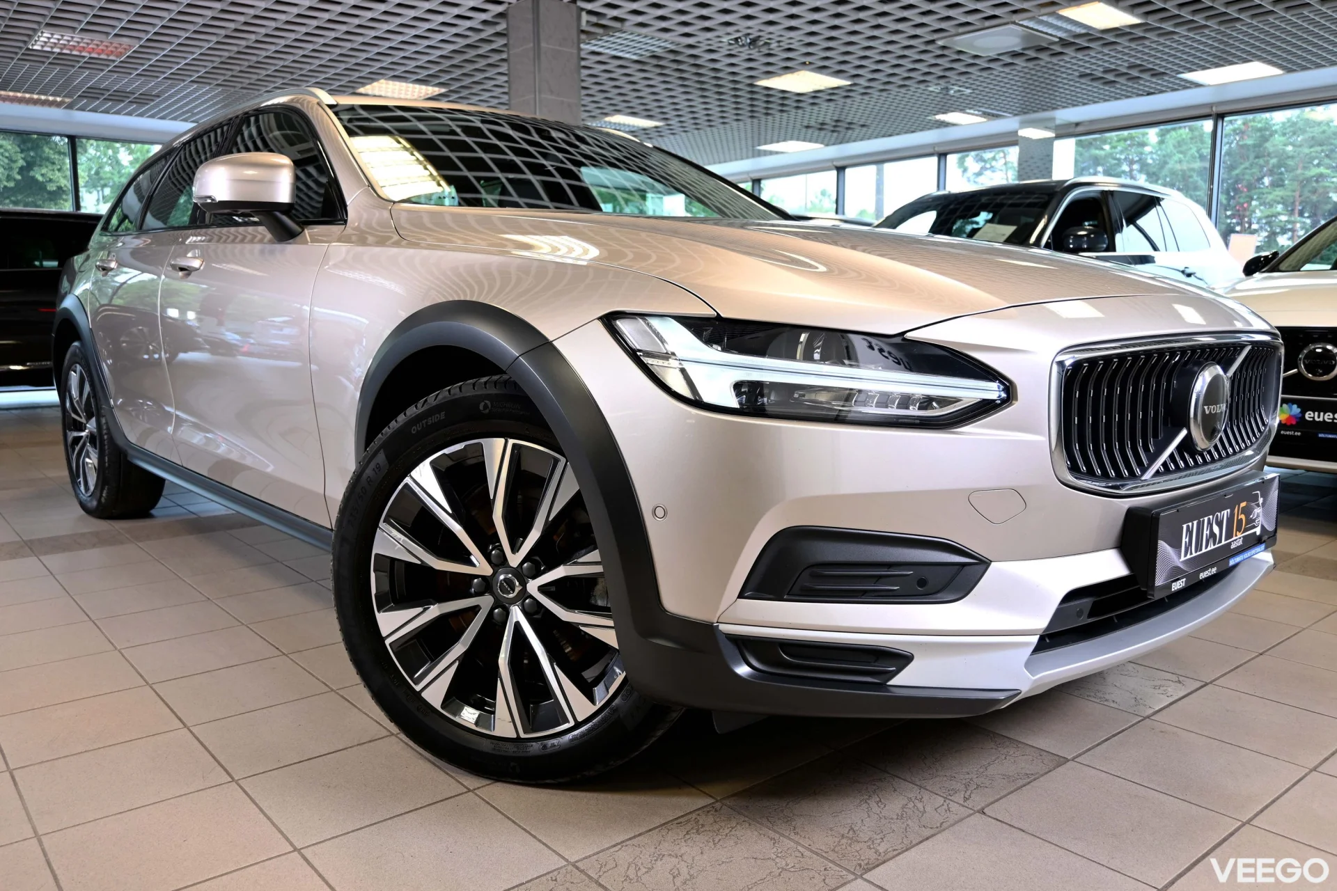 Volvo V90 AWD H&K BRIGHT INTELLI SAFE MY23 2 145kW