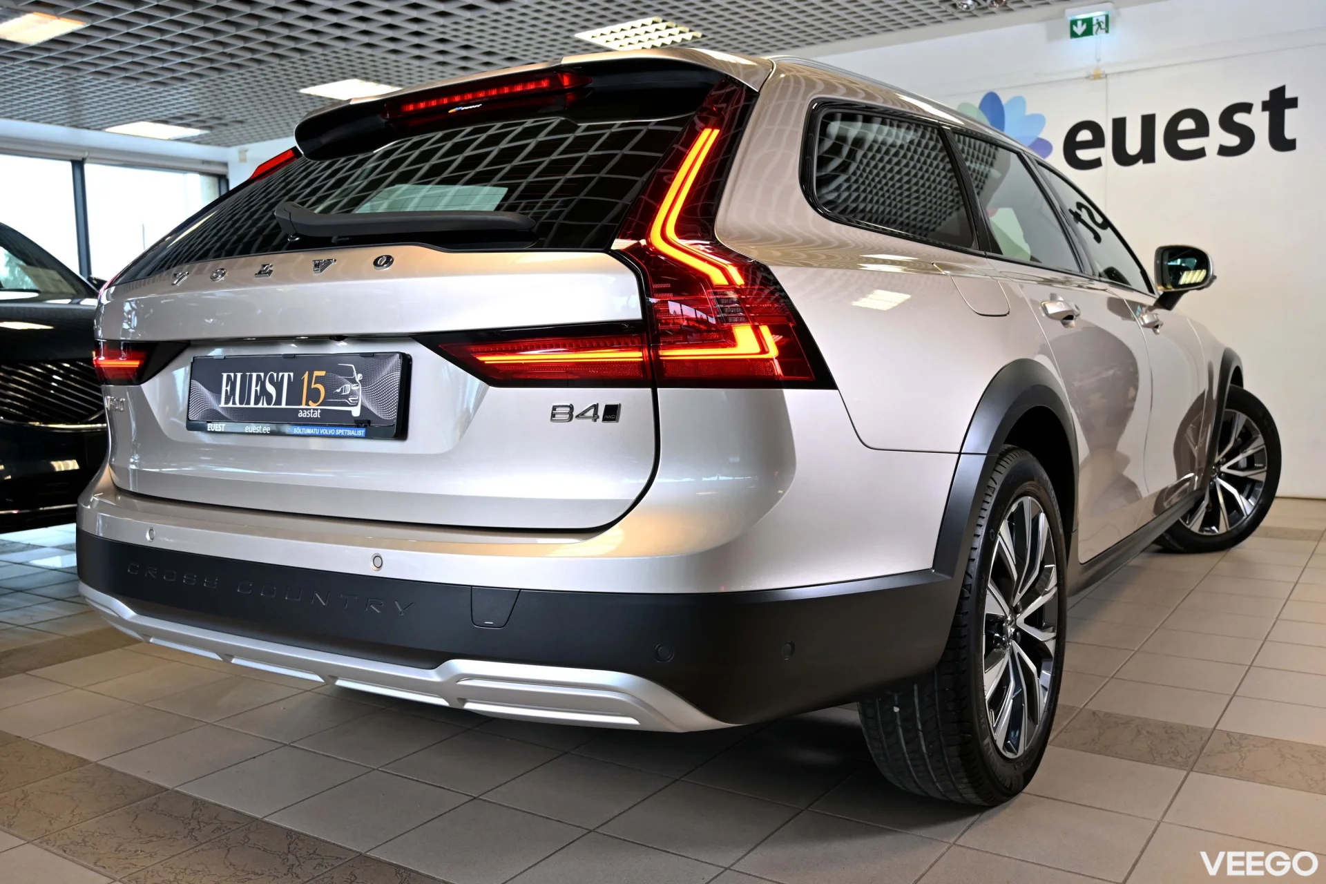 Volvo V90 AWD H&K BRIGHT INTELLI SAFE MY23 2 145kW