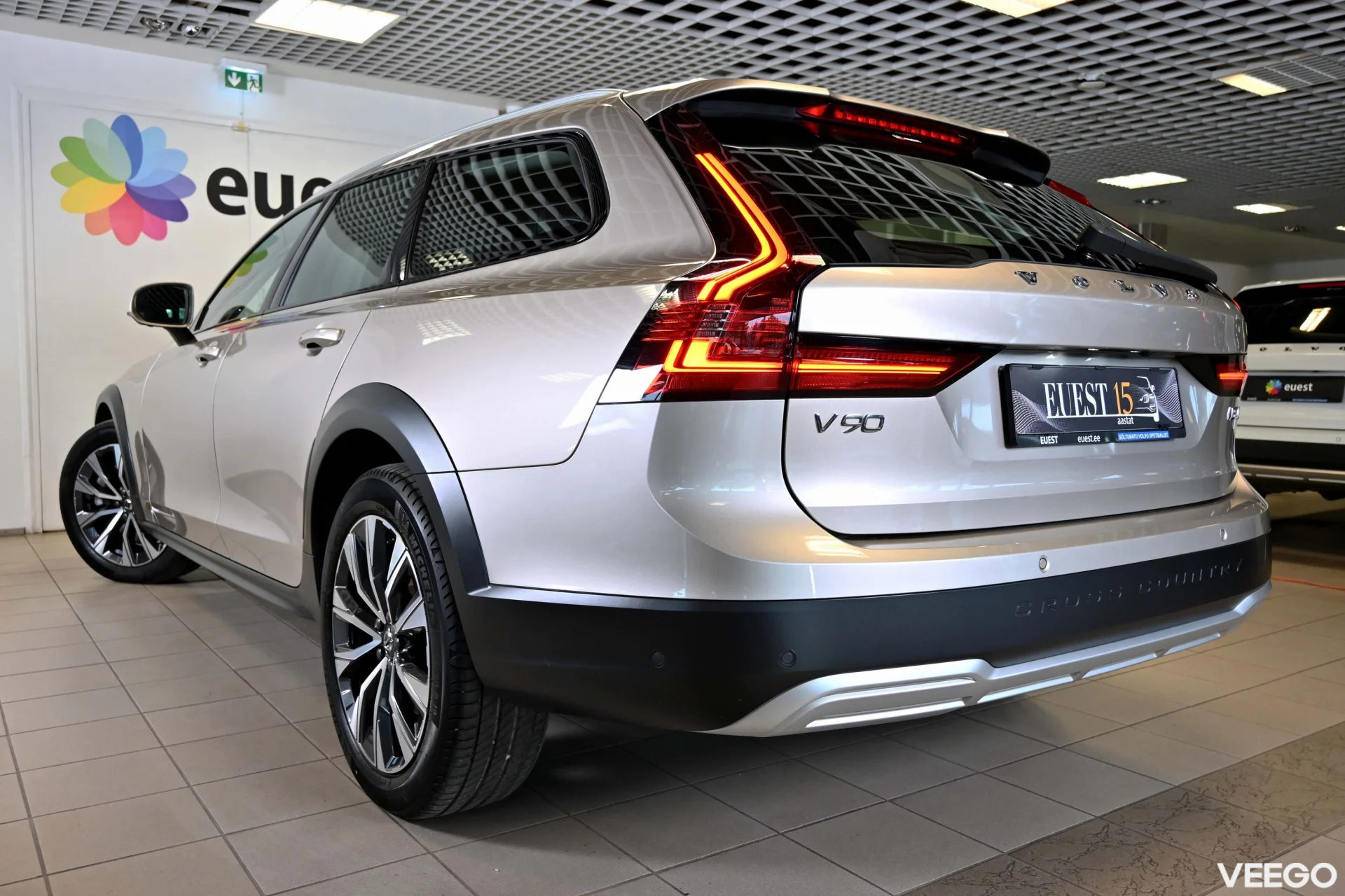 Volvo V90 AWD H&K BRIGHT INTELLI SAFE MY23 2 145kW