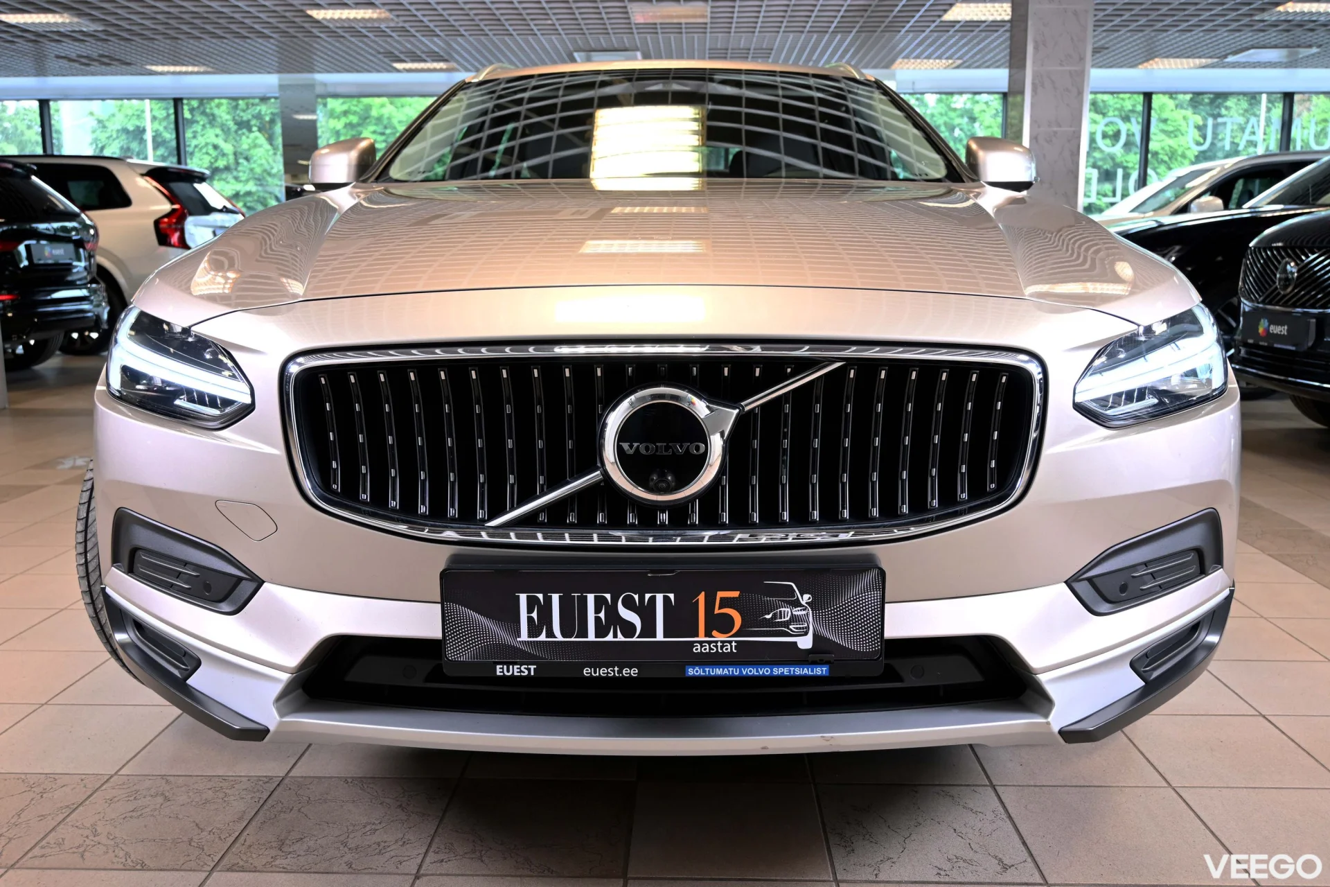 Volvo V90 AWD H&K BRIGHT INTELLI SAFE MY23 2 145kW