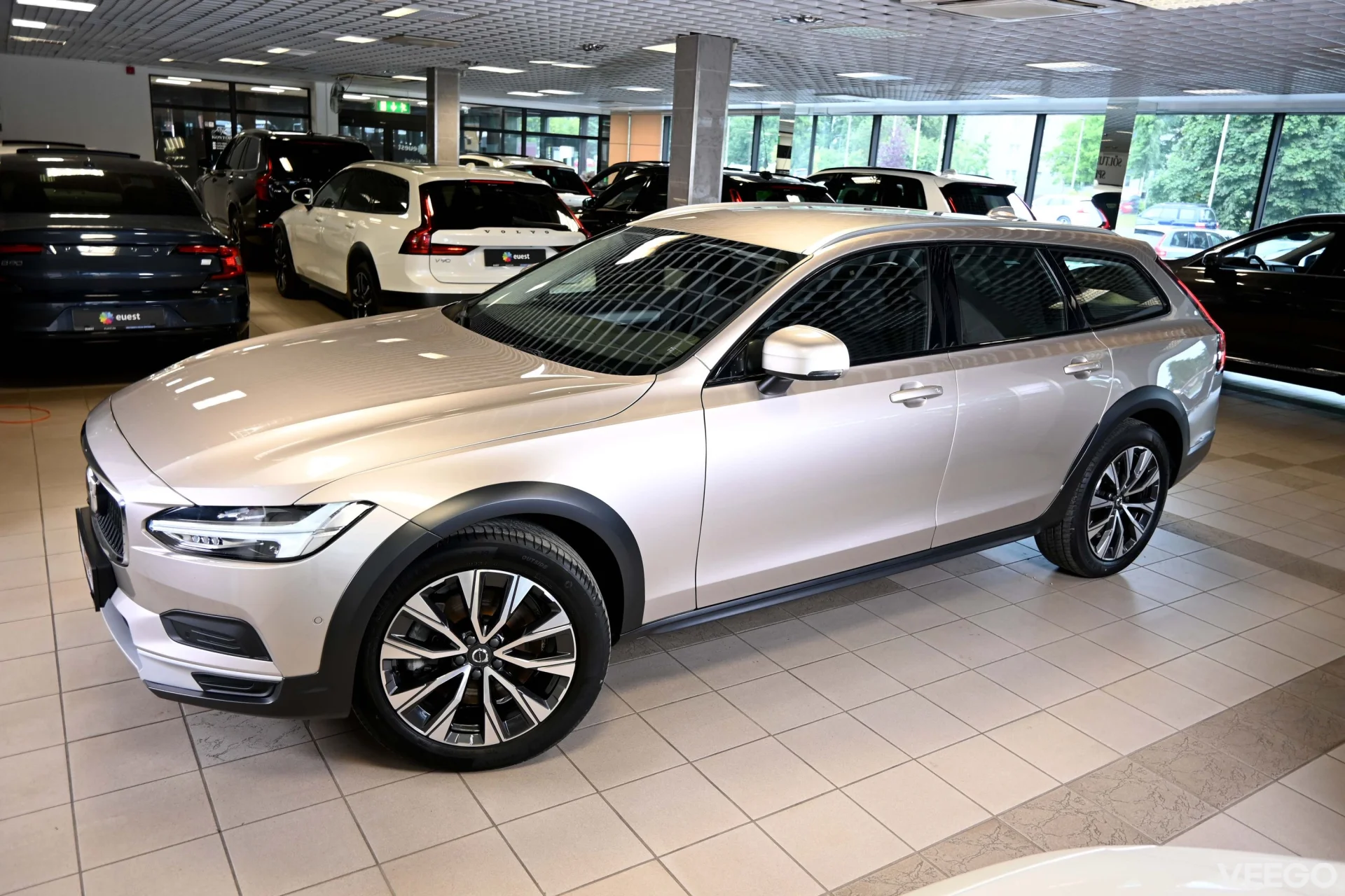 Volvo V90 AWD H&K BRIGHT INTELLI SAFE MY23 2 145kW