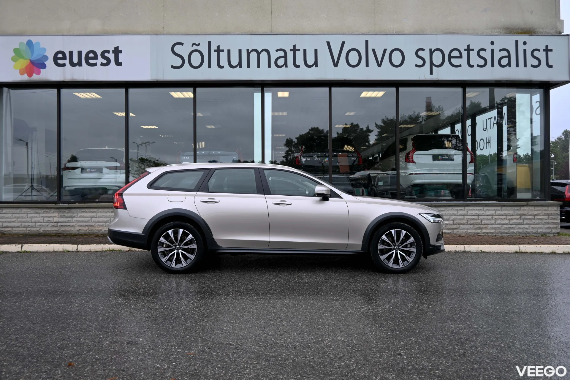 Volvo V90 AWD H&K BRIGHT INTELLI SAFE MY23 2 145kW