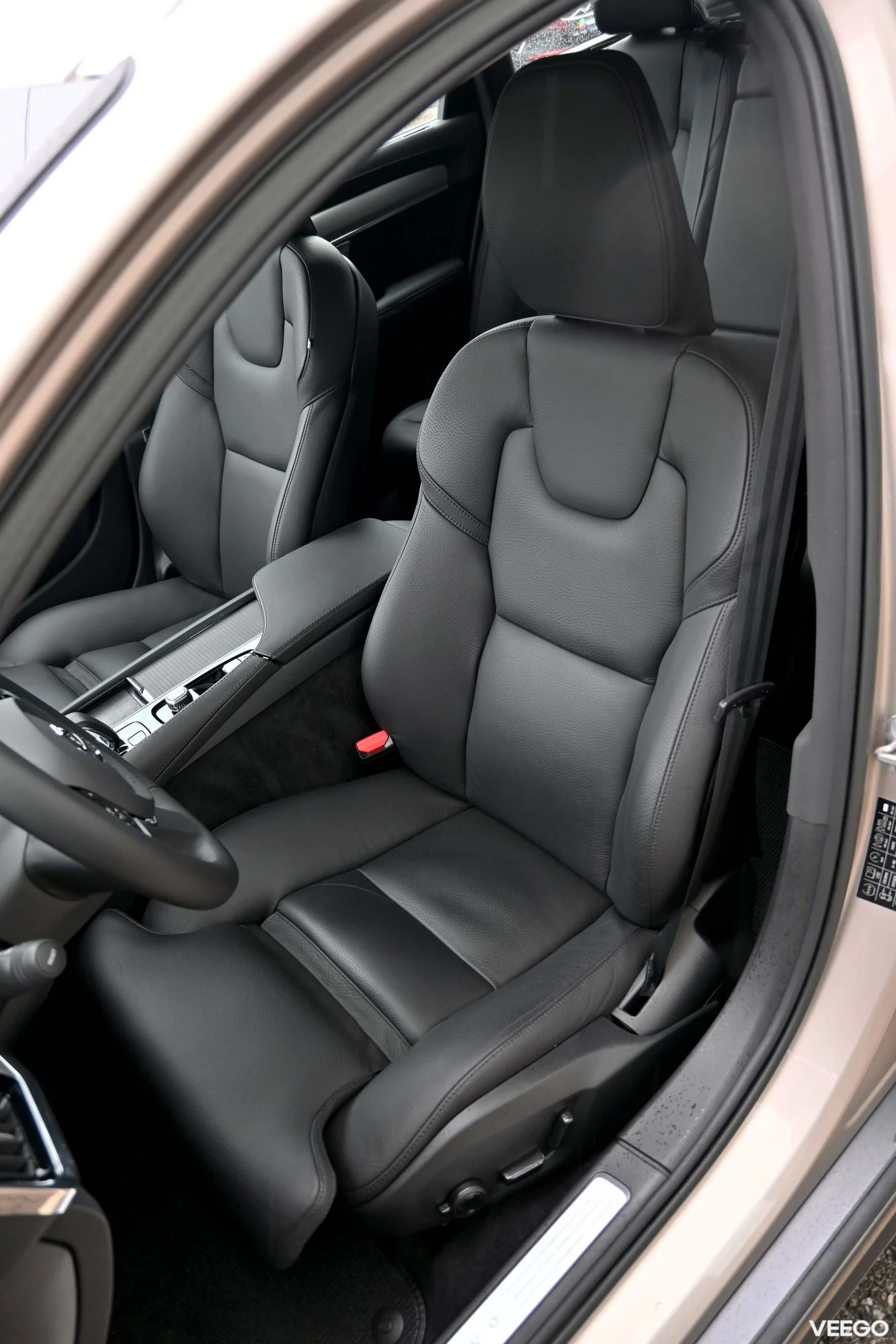 Volvo V90 AWD H&K BRIGHT INTELLI SAFE MY23 2 145kW