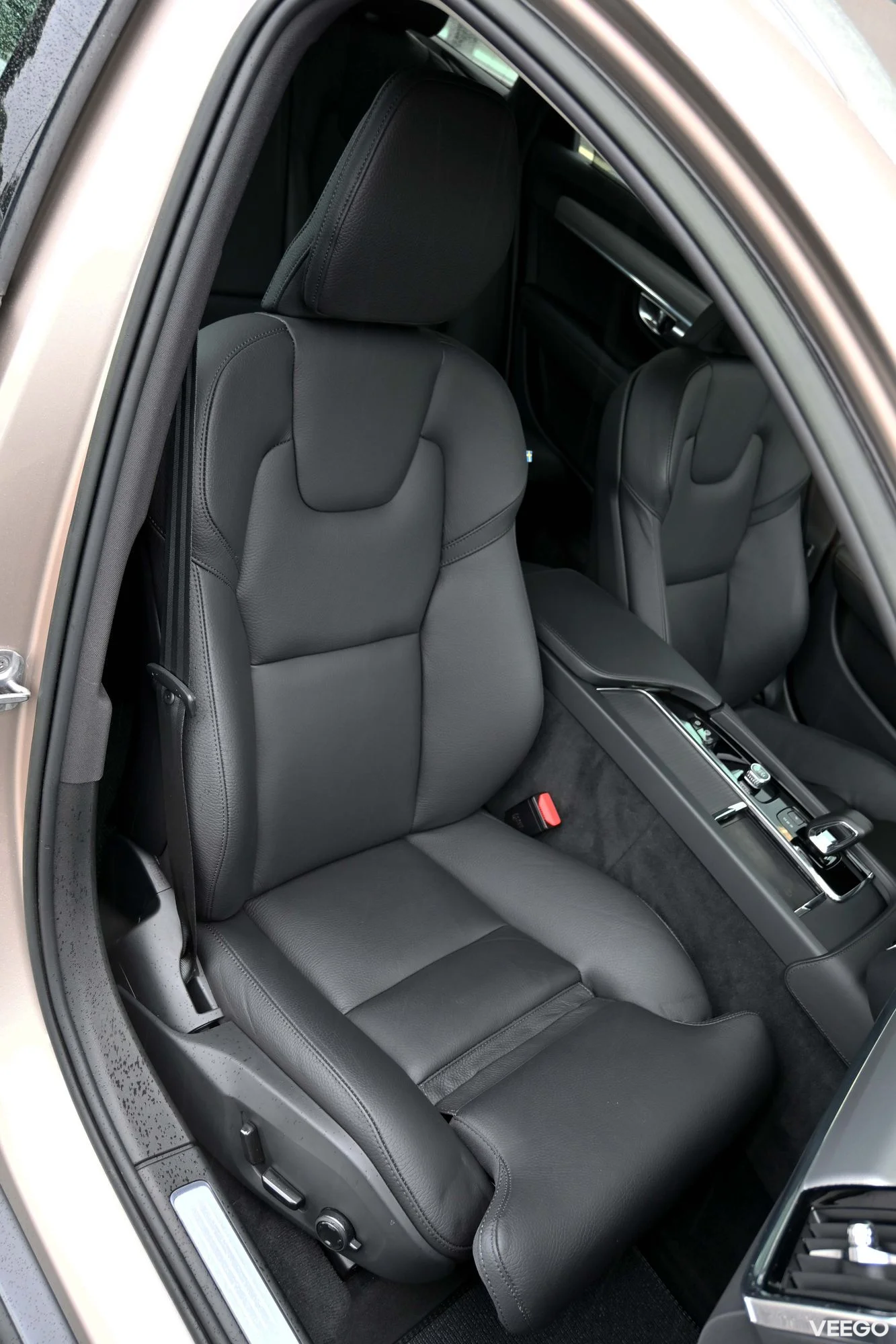 Volvo V90 AWD H&K BRIGHT INTELLI SAFE MY23 2 145kW