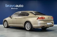 Volkswagen Passat Highline 132kW thumbnail