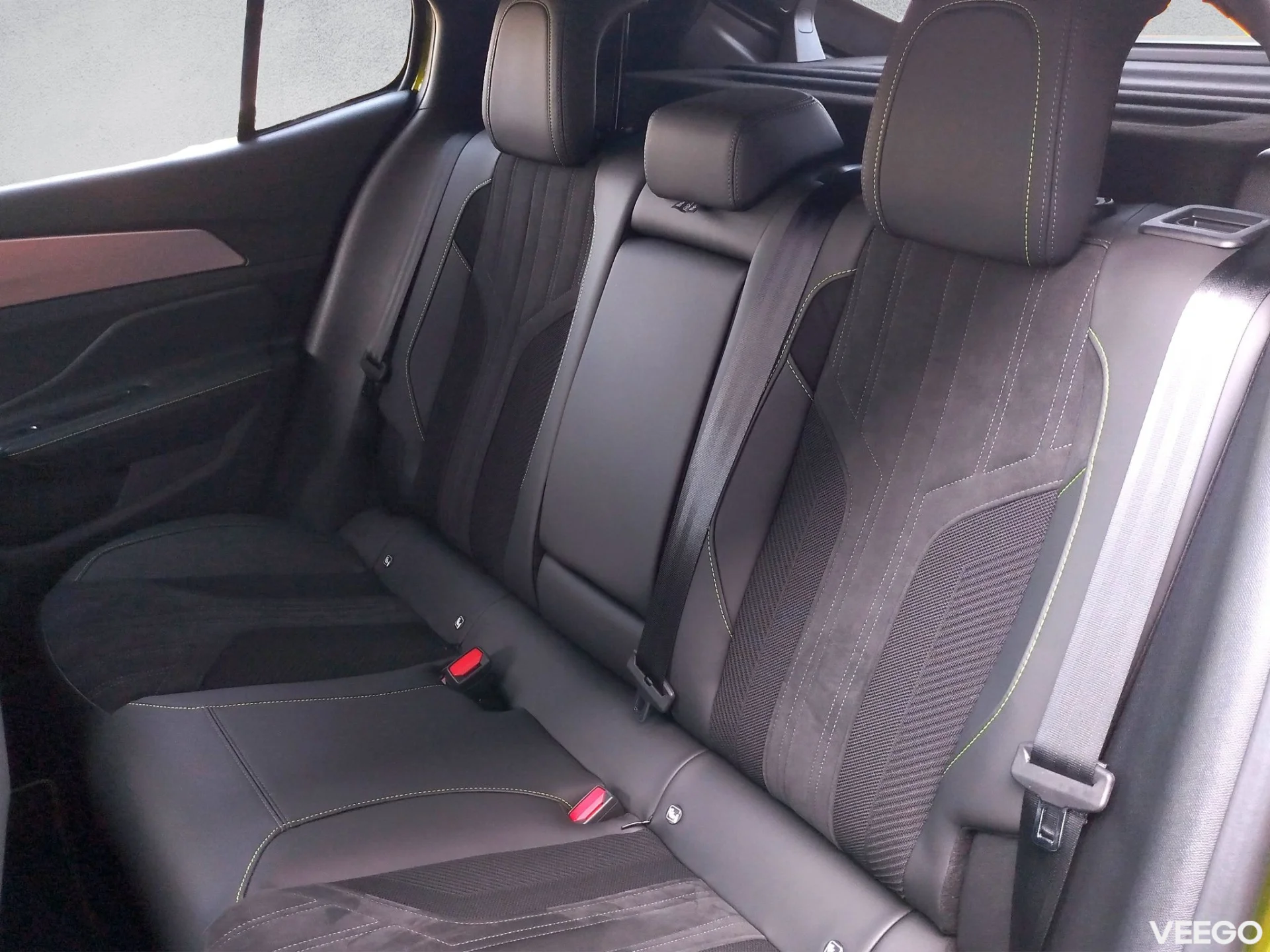 Peugeot 408 GT Exclusive Hybrid 145 e-DCS6 107kW