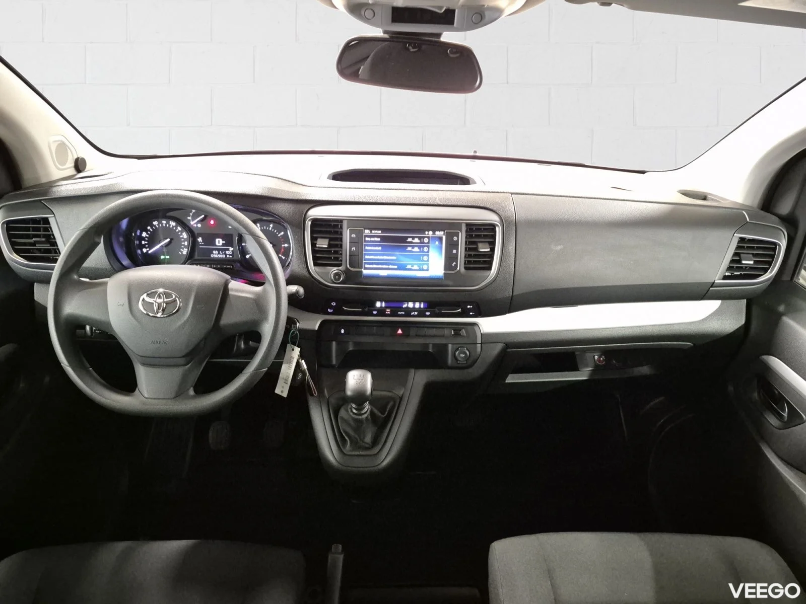 Toyota Proace Verso Medium Single side door Shuttle 2 106kW