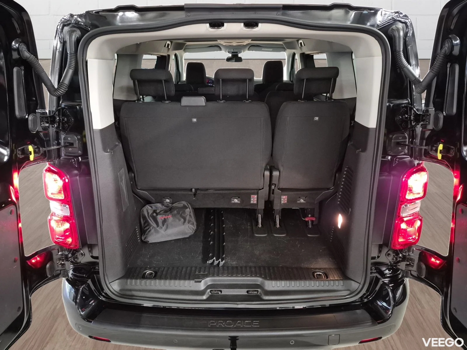 Toyota Proace Verso Medium Single side door Shuttle 2 106kW