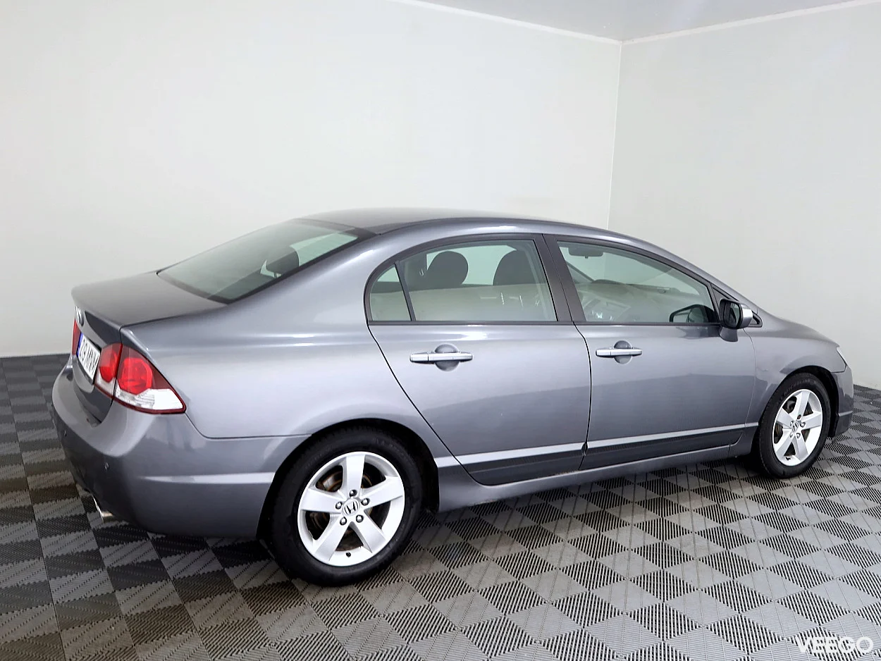 Honda Civic 1.8 104kW