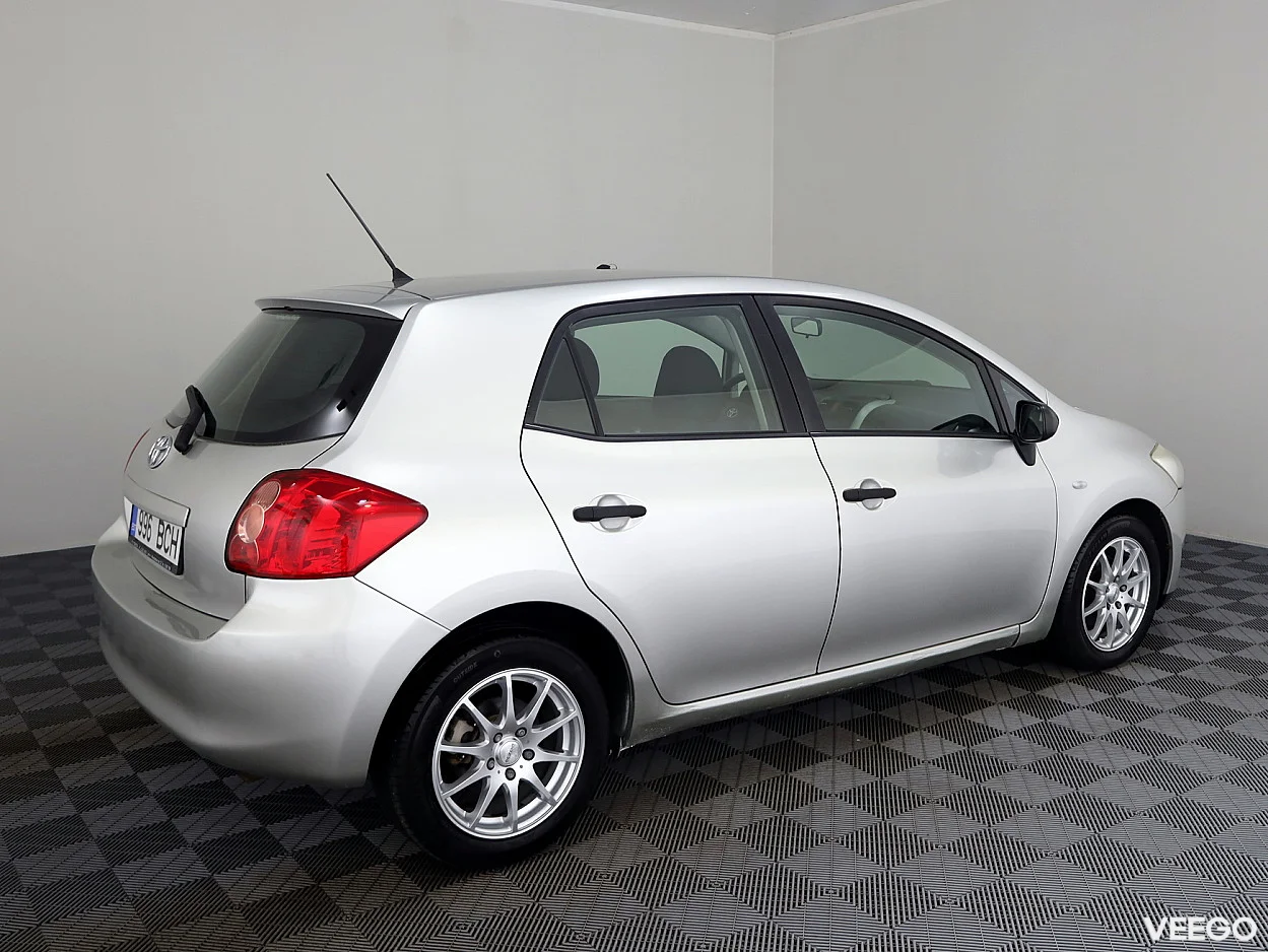 Toyota Auris 1.4 71kW