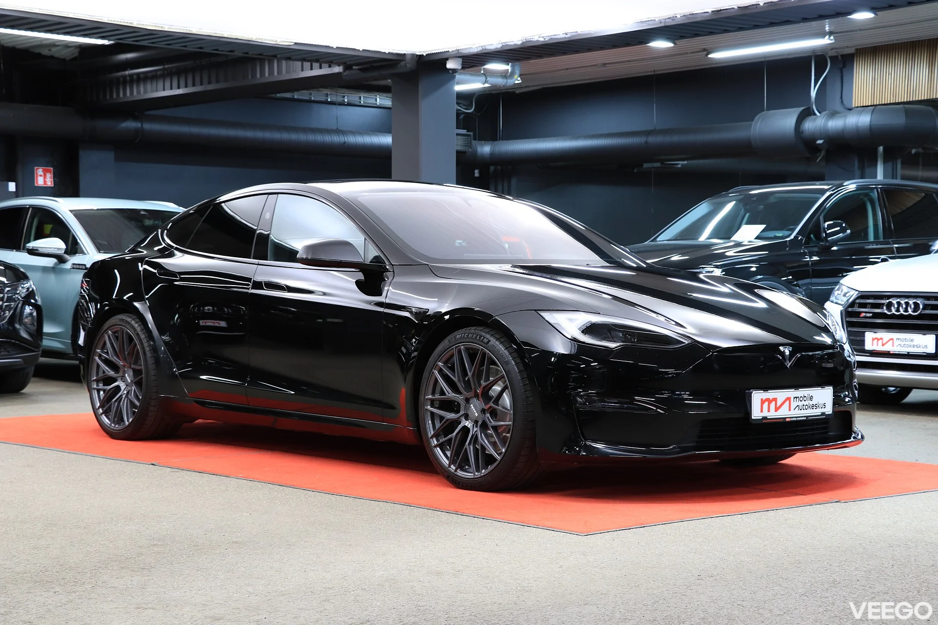 Tesla Model S 0.0 493kW