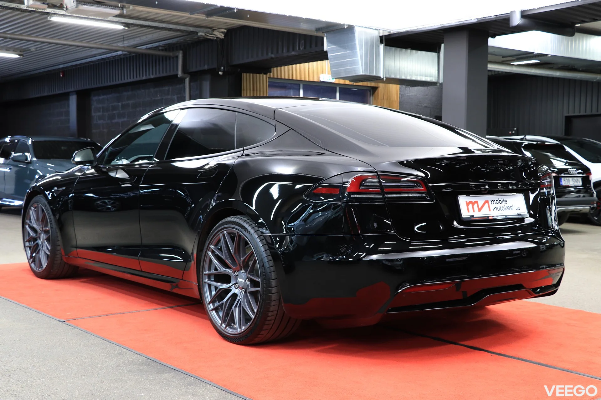 Tesla Model S 0.0 493kW