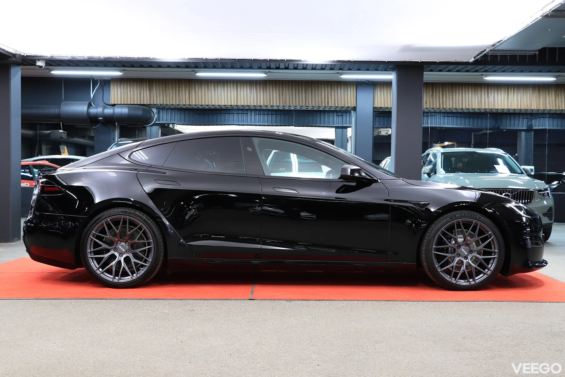Tesla Model S 0.0 493kW