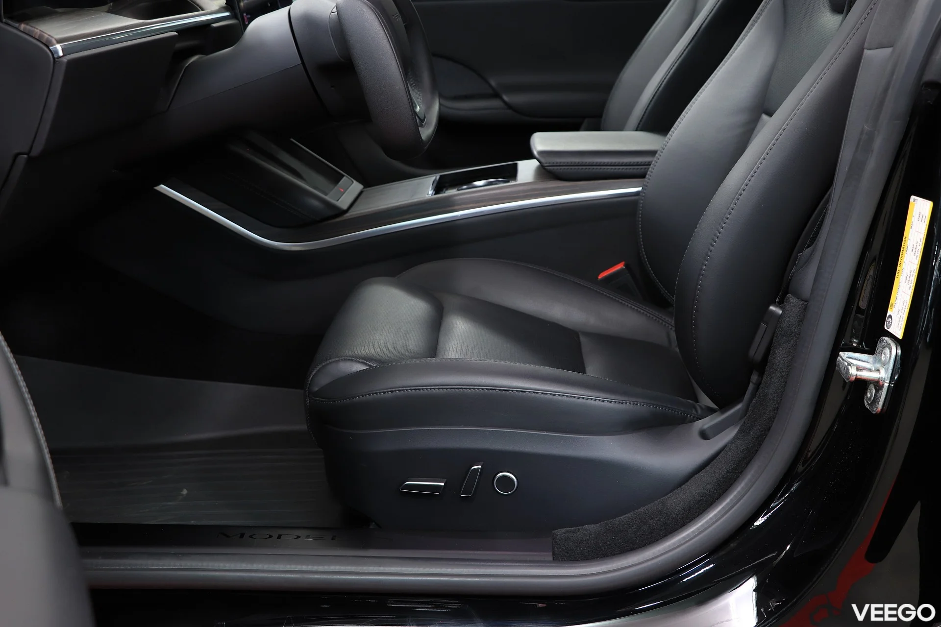 Tesla Model S 0.0 493kW
