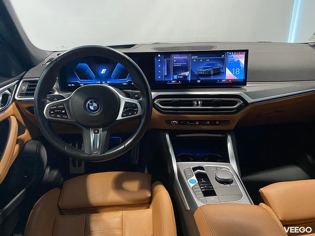 BMW i4 eDrive40 M sportstolar Parkeringsassistans Drag 0kW