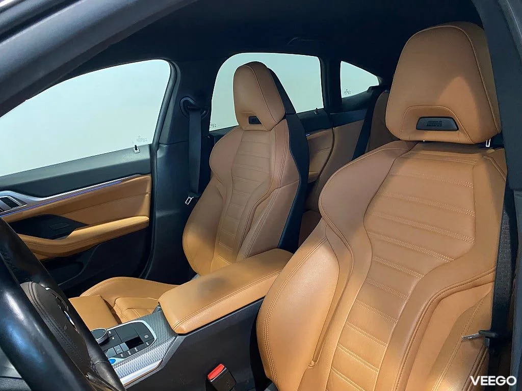 BMW i4 eDrive40 M sportstolar Parkeringsassistans Drag 0kW
