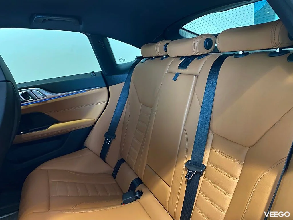 BMW i4 eDrive40 M sportstolar Parkeringsassistans Drag 0kW