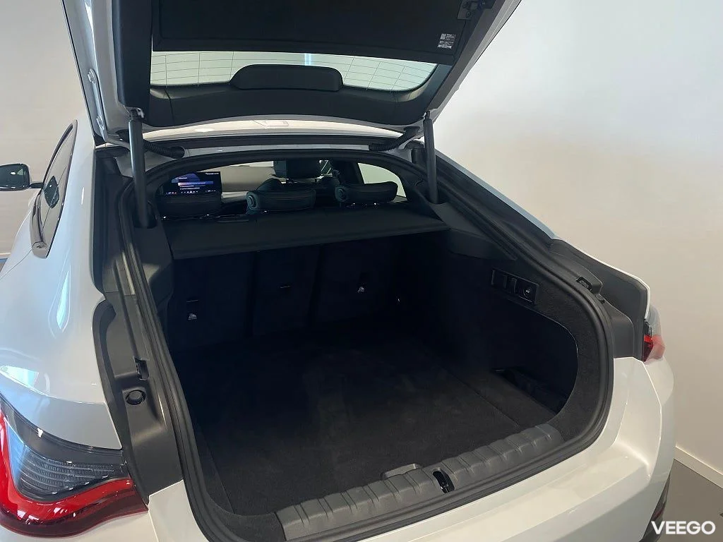 BMW i4 eDrive40 Rattvärme Driving Assistant 0kW