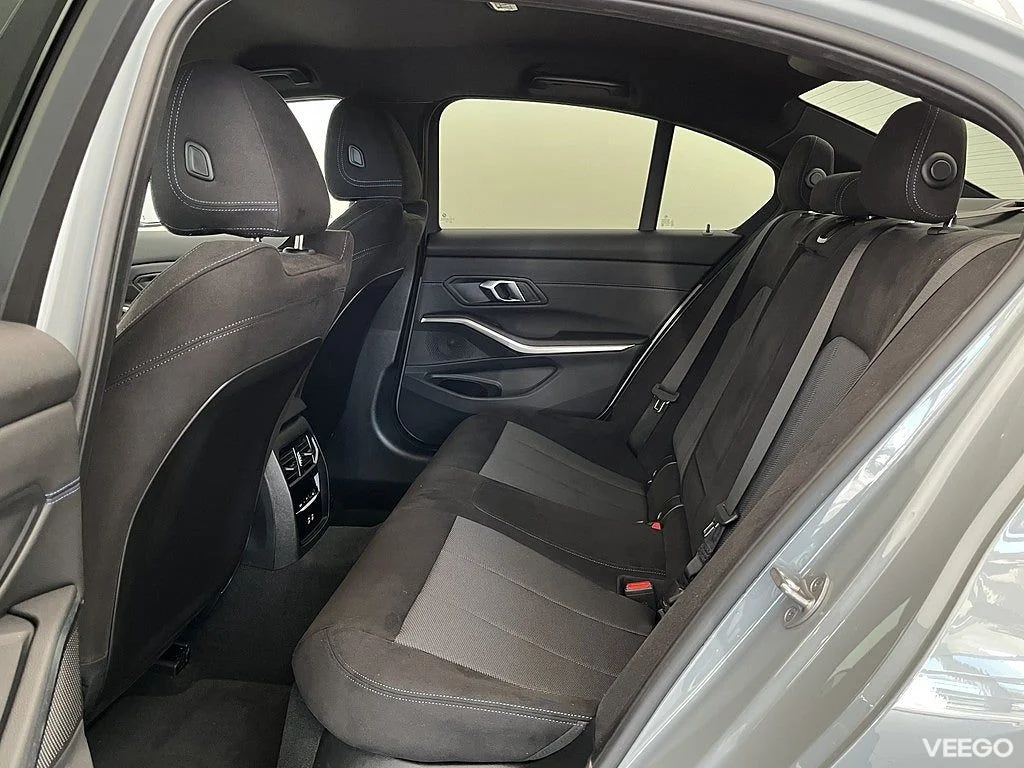 BMW 330 Sedan M Sport Drag Park Assist HiFi Rattvärme Adpt Fart 0kW