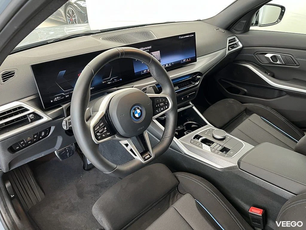BMW 330 Sedan M Sport Drag Park Assist HiFi Rattvärme Adpt Fart 0kW