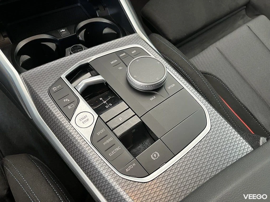 BMW 330 Sedan M Sport Drag Park Assist HiFi Rattvärme Adpt Fart 0kW