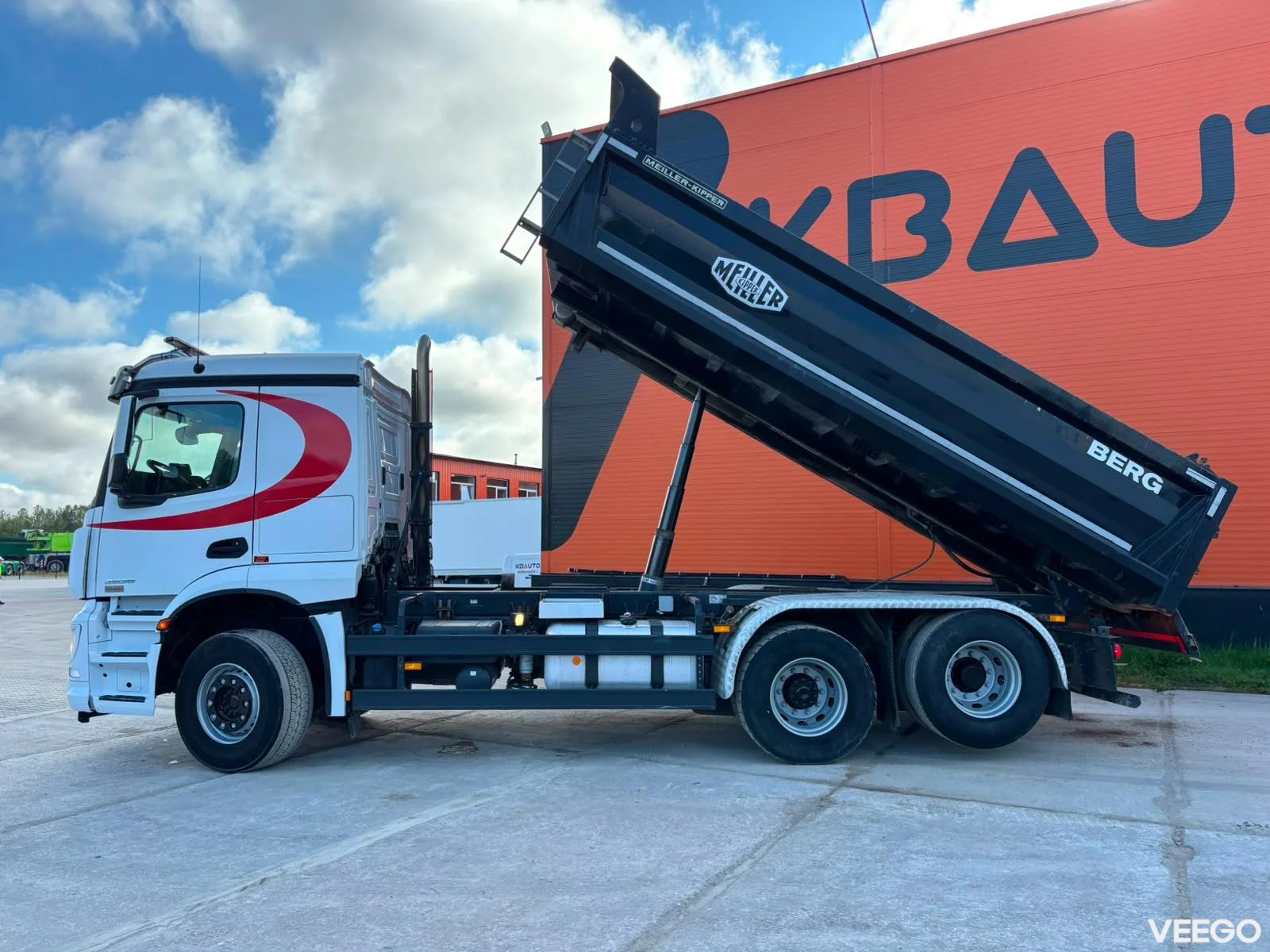 Mercedes-Benz Arocs BOX L=5592 mm 360kW