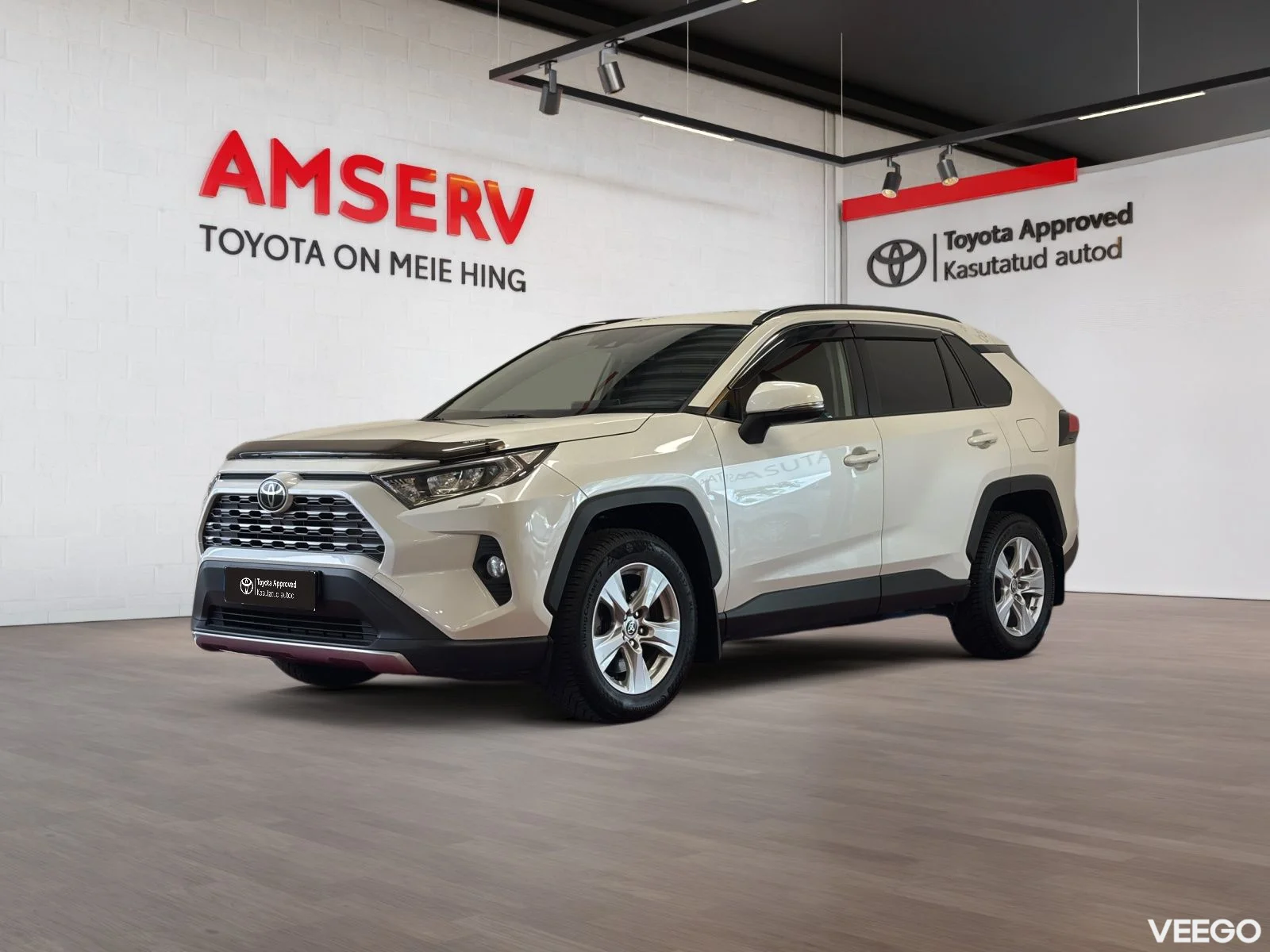 Toyota RAV4 Luxury + Comfort pakett 2 129kW