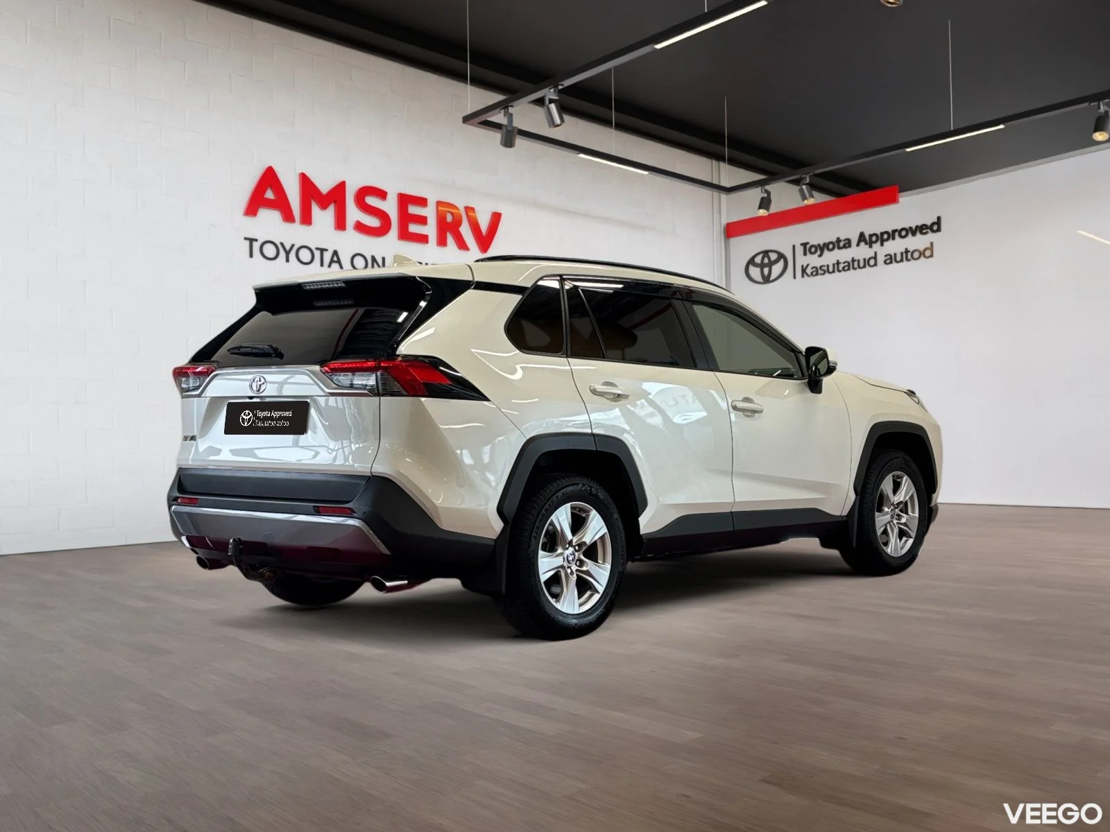 Toyota RAV4 Luxury + Comfort pakett 2 129kW