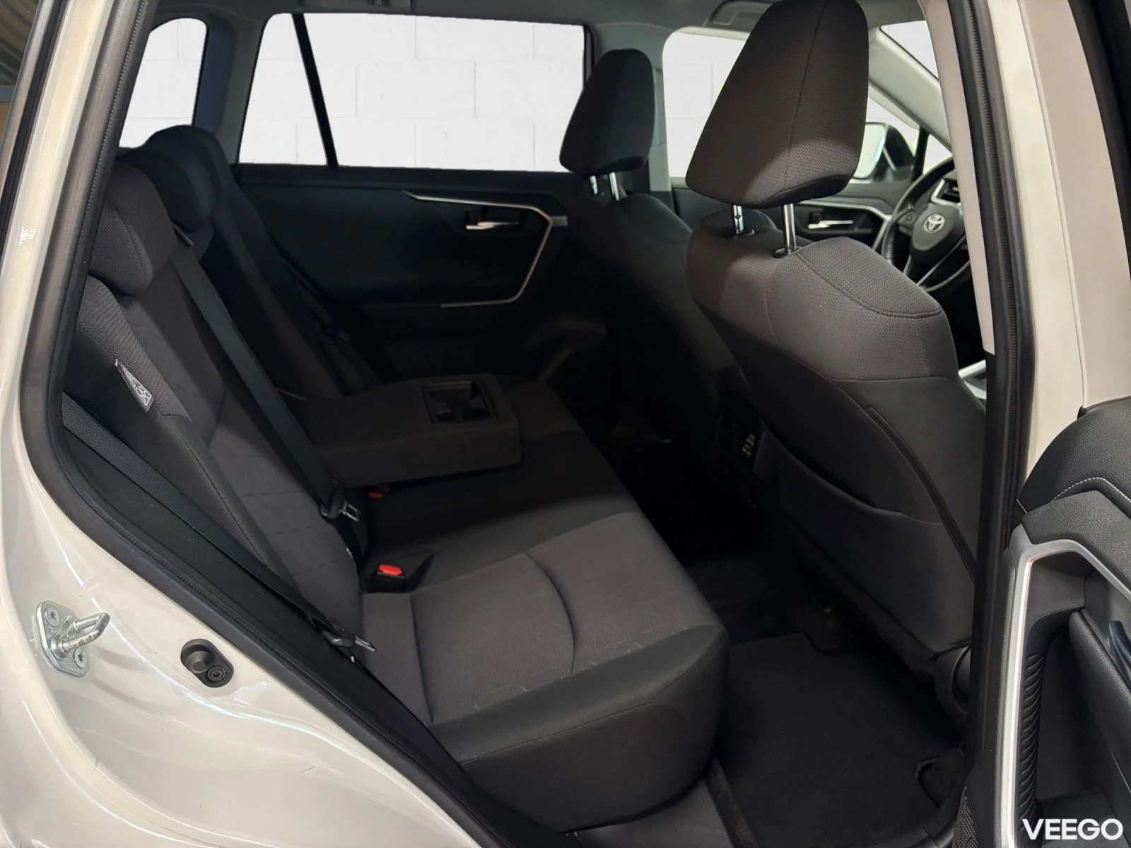 Toyota RAV4 Luxury + Comfort pakett 2 129kW