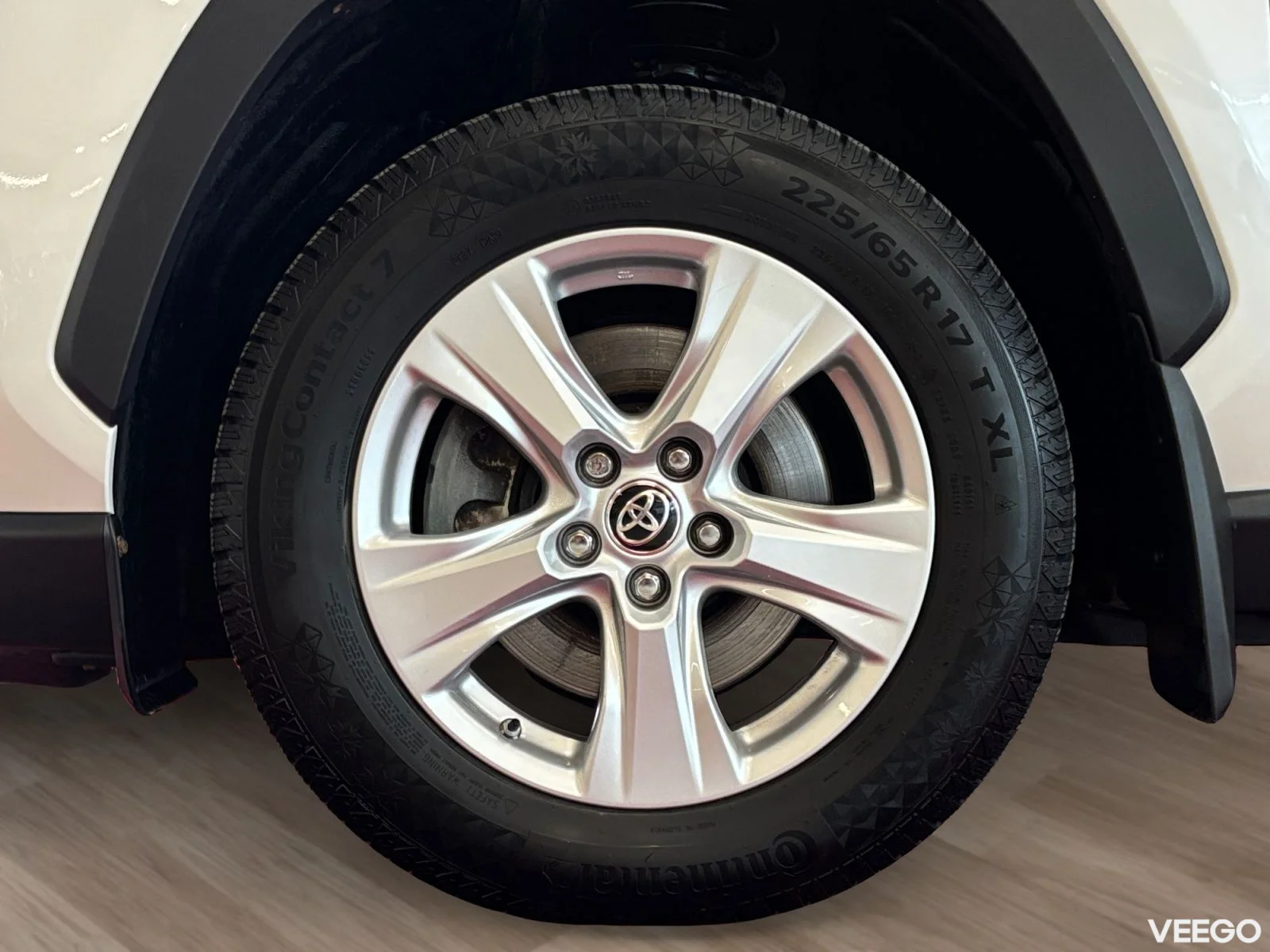 Toyota RAV4 Luxury + Comfort pakett 2 129kW